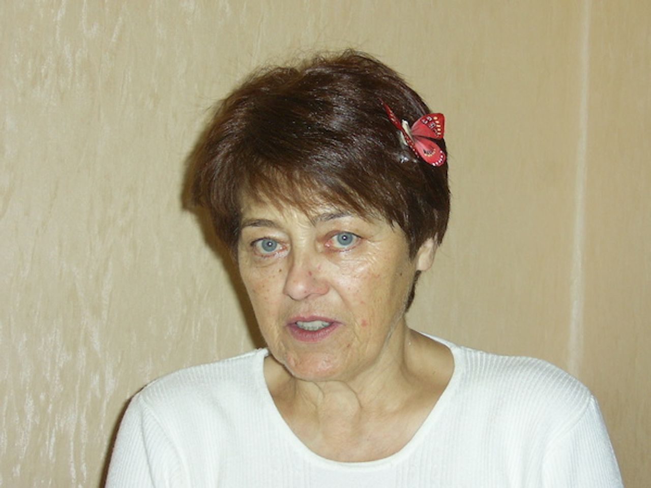 <p>„Są rany, których czas nie goi”</p>
<p>Z wielkim bólem i bezgranicznym żalem żegnamy<br />naszą kochaną Mamę, Babcię i Teściową,<br />która odeszła do Pana w dniu 11 maja 2014 roku,<br />naszą miłość, podporę życiową<br />i wspaniałego, oddanego Przyjaciela.</p>
<p>ś†p<br />Bożena Grajewska<br />z domu Wagner</p>
<p>Msza św. pogrzebowa zostanie odprawiona<br />w czwartek 15 maja 2014 r. o godz. 10.30<br />w kościele pw. Chrystusa Odkupiciela, ul. Czerniejewska.</p>
<p>Pogrzeb odbędzie się tego samego dnia o godz. 12.00<br />na cmentarzu Miłostowo od ul. Gnieźnieńskiej.</p>
<p>W smutku pogrążone<br />córki Gosia i Kasia z rodziną</p>
