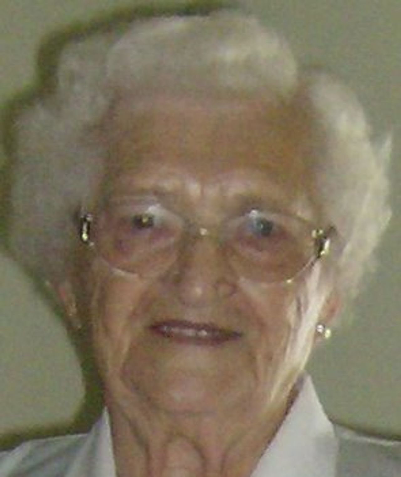 <p>Po długotrwałej i ciężkiej chorobie odeszła w wieku 89 lat<br />nasza najukochańsza Mamusia, Babcia, Prababcia i Teściowa<br />ś + p<br />Stanisława Cyprych<br />Pogrzeb odbędzie się w poniedziałek, 2 maja 2011 r.<br />o godzinie 10.10 na cmentarzu junikowskim.<br />W smutku pogrążona<br />Rodzina</p>