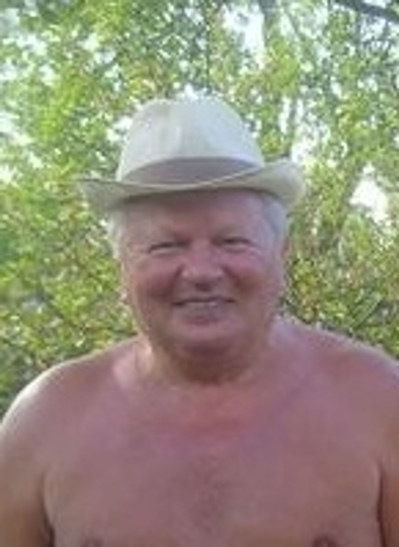 <p>Z sercem pełnym bólu i smutku zawiadamiamy, że dnia 05.09.2015 r. odszedł od nas ukochany Mąż, Tata, Teść, Dziadek i Zięć</p>
<p>śp.Sławomir Szulc</p>
<p>Msza św. żałobna odprawiona zostanie dnia 09.09.2015 r. o godz. 7.30 w kościele przy ul. Kaplicznej- Siernieczko. Pogrzeb odbędzie się tego samego dnia o godz. 13.00 na cmentarzu komunalnym przy ul. Wiślanej.</p>
<p>W smutku pogrążeni Żona, Córka z Rodziną i Teściowie</p>
<p>Prosimy o nieskładanie kondolencji.</p>