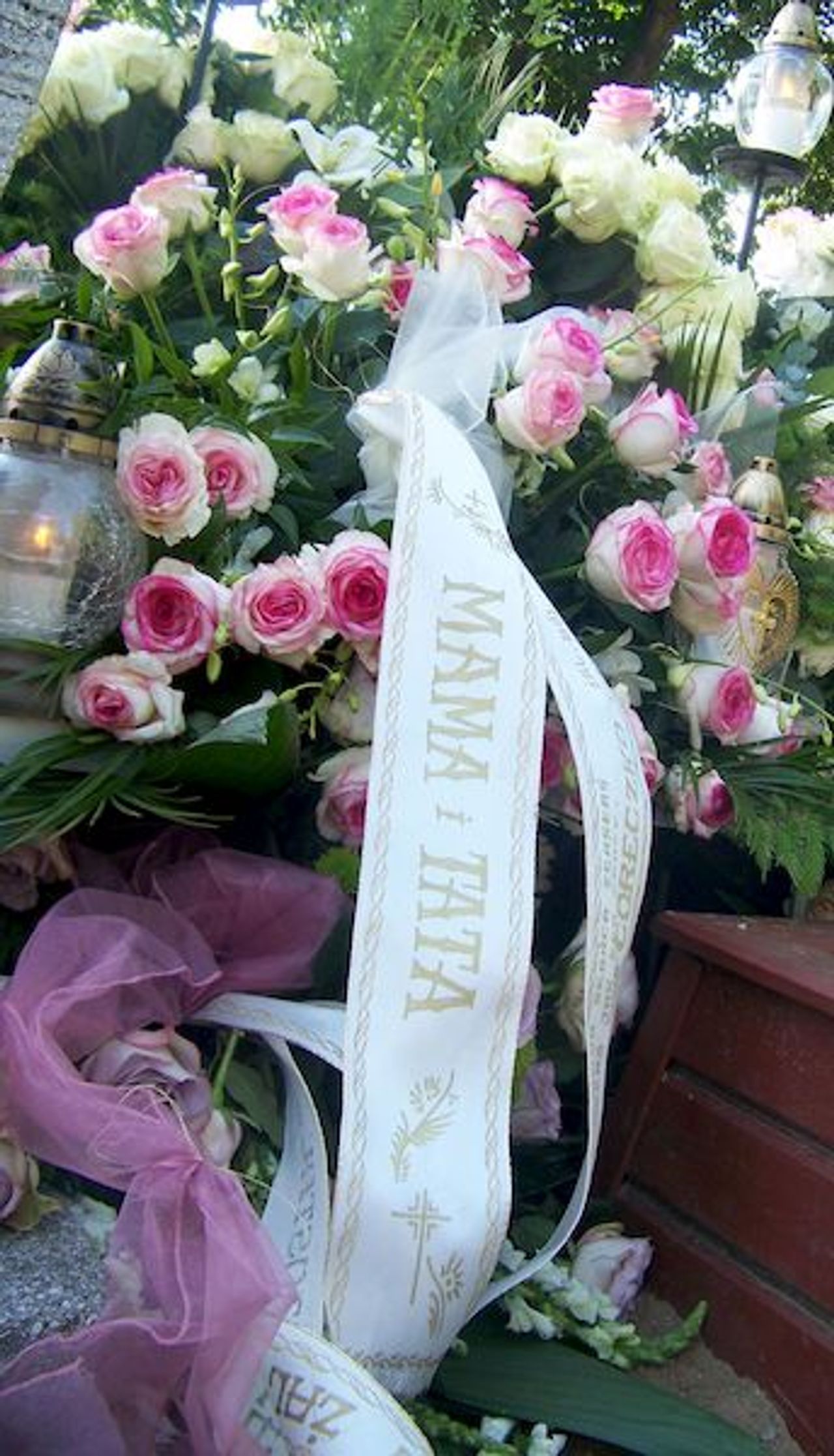 <p style="text-align:center"><em>Życie zostało przerwane, a pamięć pozostanie.</em><br />Żadne słowo nie ukoi bólu po stracie<br />najukochańszej i jedynej<br /><strong>Córki Kasi</strong></p>
<p style="text-align:center"><strong>Renacie i Darkowi Kargul</strong><br />serdeczne wyrazy współczucia<br />składają<br />Hania i Staszek,<br />Ola i Zbyszek,<br />Jola i Leszek,<br />Ala i Wiesiek,<br />Gośka z synami</p>