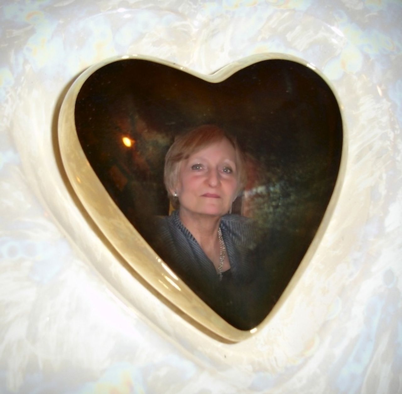 <p><em>"Życie ma granice, ale nieskończona jest pamięć"</em></p>
<p>Dnia 2 sierpnia 2013 r. po długiej i ciężkiej chorobie<br />zmarła moja SIOSTRA</p>
<h4>śp.<br />JOLANTA ANDRZEJEWSKA</h4>
<p>Wdowa i matka 3 dzieci</p>
<p>Pochowana została 9 sierpnia 2013 r. w Poznaniu.</p>
<p>W pierwszą miesięcznicę odejścia, msza św. w intencji Zmarłej oraz sierot<br />zostanie odprawiona dziś 2 września 2013 r. o godz. 18.00<br />w Zielonej Górze w kościele pw. M.B. Częstochowskiej,<br />a w piątek 6 września 2013 r. o godz. 18.00 w Poznaniu<br />w kościele pw. Przemienienia Pańskiego, ul. Długa 1,<br />o czym zawiadamia zanurzona w głębokim bólu i smutku</p>
<p>siostra Maria Jałocha</p>