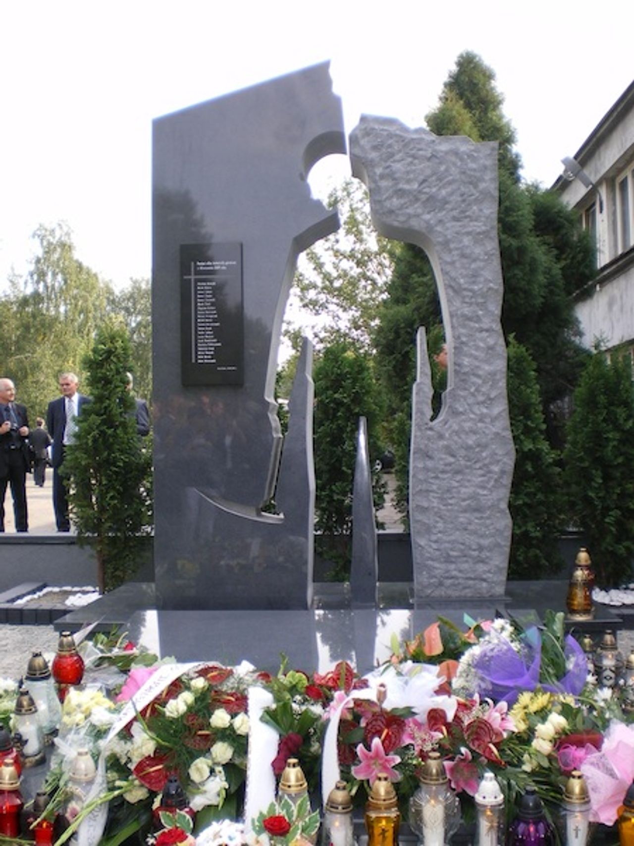 <p>Z głębokim żalem żegnamy<br />tragicznie zmarłego<br />Kolegę</p>
<p>Janusza Cebulę</p>
<p>Długoletniego działacza Sojuszu Lewicy Demokratycznej</p>
<p>wyrazy współczucia przekazujemy rodzinie<br />w imieniu Rady Miejskiej SLD w Katowicach</p>
<p>Adam Południak Jerzy Paluckiewicz<br />Sekretarz Przewodniczący</p>