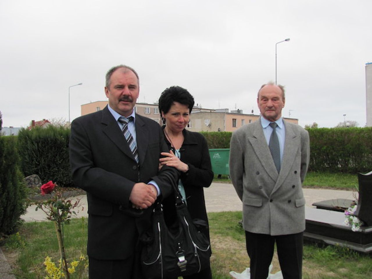 <p>Z głębokim żalem zawiadamiamy , że dnia 24 kwietnia 2012 roku odszedł od nas Kochany Tata, Dziadek i Teść Śp. Zbigniew Bargiel Ceremonia pogrzebowa rozpocznie się 27,04,2012. o godzinie 12.30 w kaplicy na Cmentarzu Komunalnym w Koszalinie. Pogrążona w smutku rodzina</p>