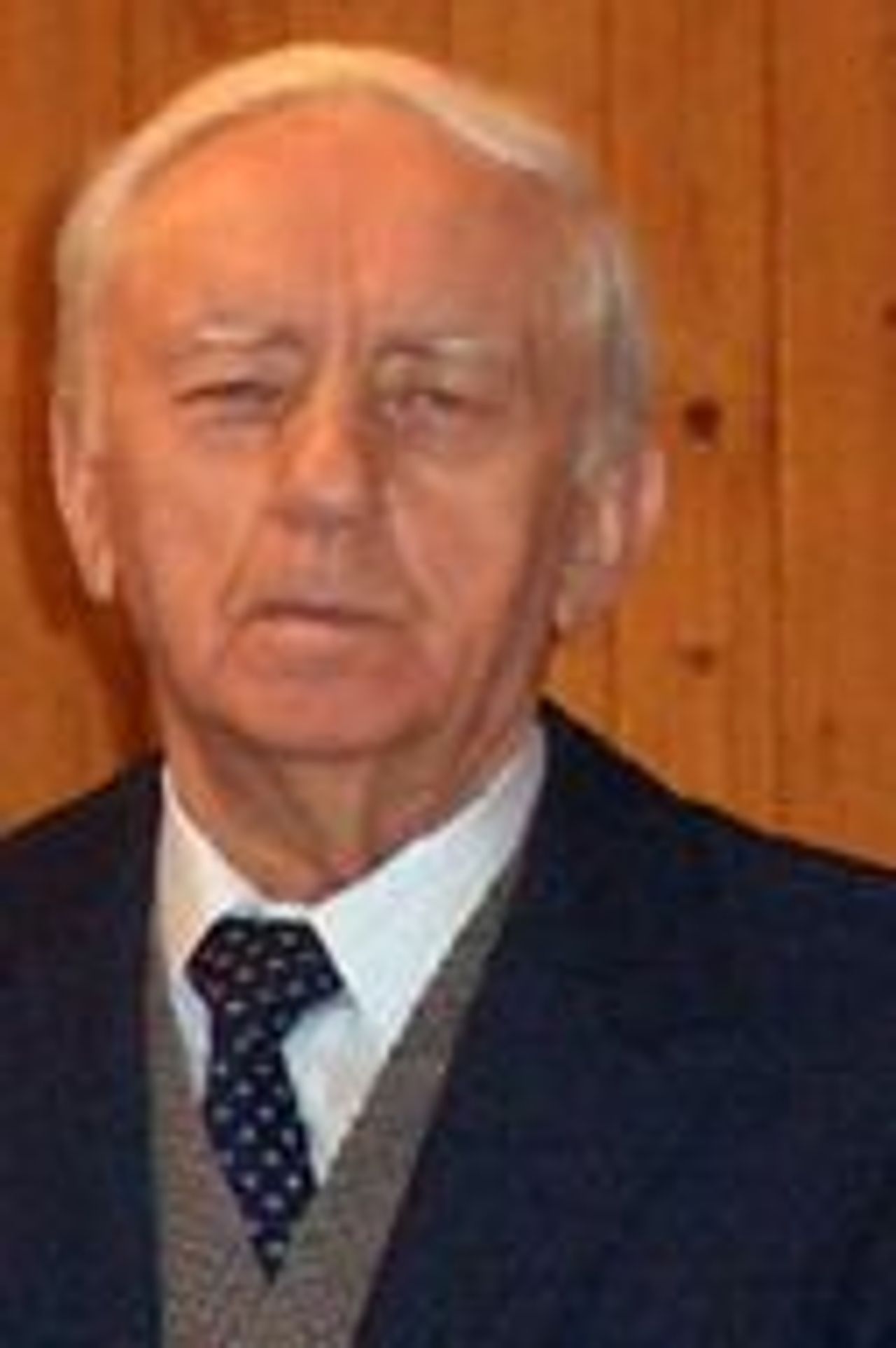 <p>Dnia 6 sierpnia 2010 roku zmarł nasz najukochańszy Ojciec, Brat, Dziadziuś<br />Ś.+P.<br />mgr inż. ichtiologii Stanisław Rożej<br />wieloletni dyrektor Zjednoczenia Państwowych Gospodarstw Rybackich w Łodzi przy ul. Północnej 27/29,<br />wielokrotnie nagradzany najwyższymi odznaczeniami, m.in. Krzyżem Kawalerskim Orderu Odrodzenia Polski Polonia Restituta.<br />Wyprowadzenie z kaplicy cmentarza rzymskokatolickiego pw. św. Wincentego na Dołach, ul. Smutna 10 w Łodzi, odbędzie się dnia 13 sierpnia br. (piątek) o godz. 12.00,<br />o czym zawiadamia Rodzina<br />Cześć Jego Pamięci.</p>