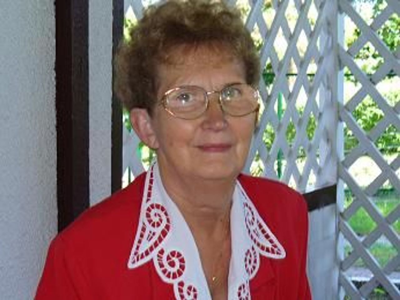 <p>Z ogromnym żalem zawiadamiamy , że dnia 3 lipca 2010 r. po ciężkiej chorobie zmarła ukochana Żona, Mamusia, Teściowa i Babcia<br />śp.<br />Regina Sikorska<br />były pracownik Sądu Rejonowego w Gdyni, Sądu MW,<br />były ławnik oraz społeczny kurator sądowy.<br />Różaniec i msza święta żałobna zostanie odprawiona w czwartek 8 lipca 2010 r. o godz. 10.30 w kościele pw. NSPJ w Gdyni, ul. Batorego.<br />Pogrzeb odbędzie się bezpośrednio po mszy świętej o godz. 12.00 na cmentarzu Witomińskim w Gdyni.<br />Pogrążona w smutku<br />rodzina</p>