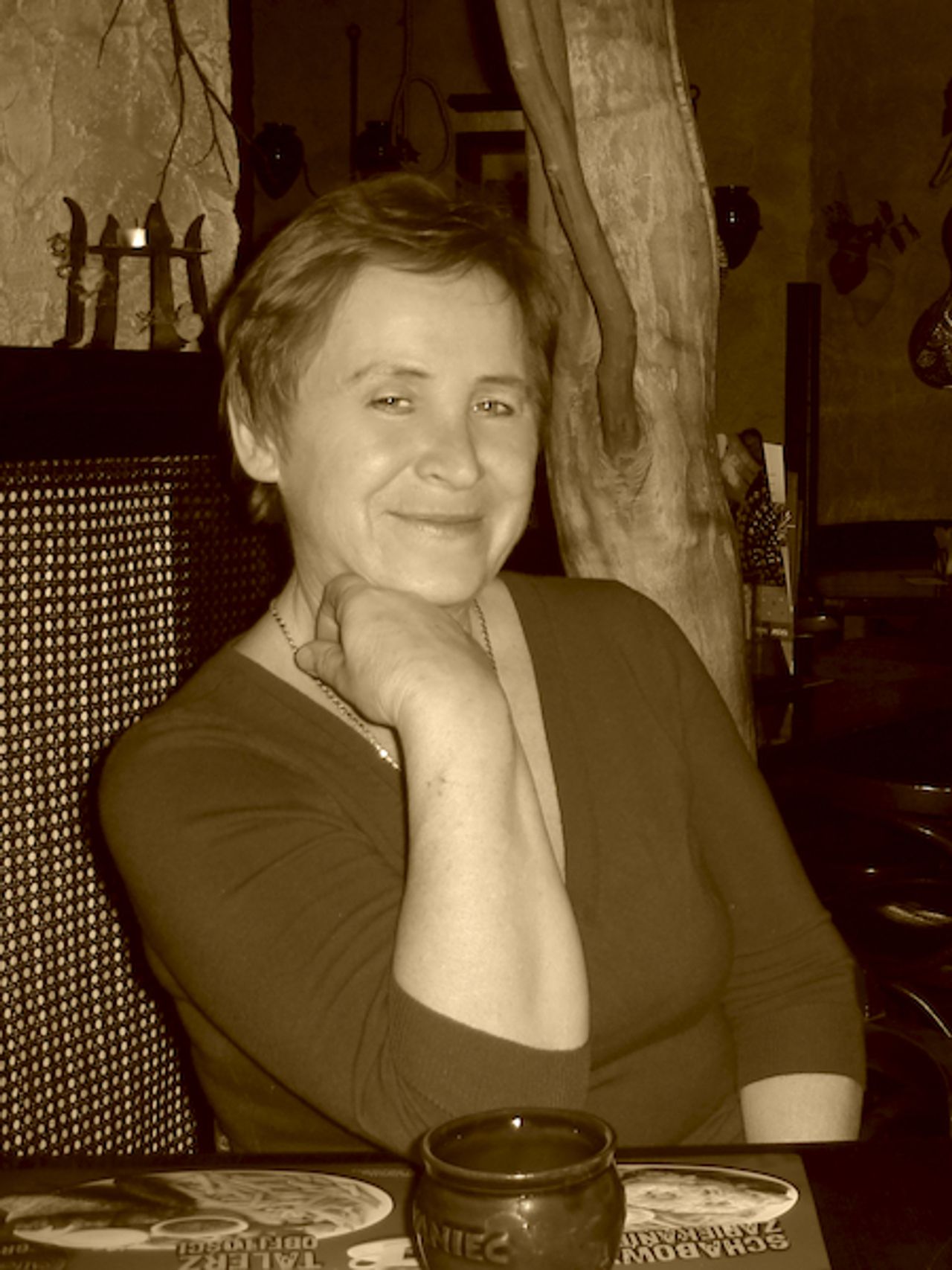 <p>Z głębokim żalem zawiadamiamy, że 29 czerwca 2012 roku odeszła od nas ŻONA i MAMA</p>
<h4>śp. ALFREDA ŁYSZYK</h4>
<p>Ceremonia pogrzebowa rozpocznie się 6 lipca 2012 roku o godzinie 11.00 w Kaplicy na Cmentarzu Komunalnym w Koszalinie.</p>
<p>Pogrążona w smutku Rodzina</p>