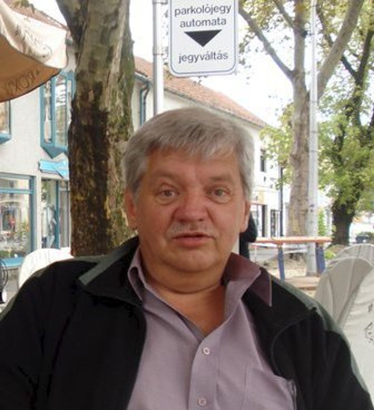 <p><em>„W krainie życia będę widział Boga”</em></p>
<p>Z głębokim żalem żegnamy<br />wspaniałego Syna, Męża, Ojca, Brata i Dziadka</p>
<h4>ś†p<br />mgr. inż. Wojciecha Gałęzewskiego<br />lat 62</h4>
<p>Ceremonia pogrzebowa odbędzie się w poniedziałek 23 czerwca 2014 r. w Gnieźnie.<br />Rozpocznie się mszą św. o godz. 14.00 w kościele św. Piotra i Pawła na cmentarzu św. Piotra.</p>
<p>Pogrążona w smutku<br />Żona z Córkami i Rodziną</p>