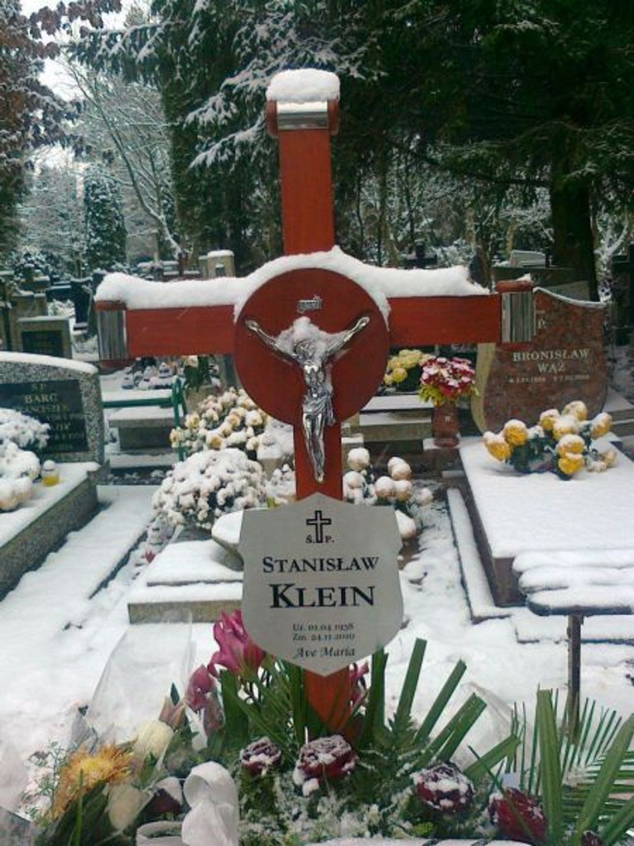<p>Jak mamy bez Ciebie żyć?<br />Z głębokim żalem zawiadamiamy, że dnia 24 listopada 2010 r. odszedł od nas kochany Mąż, Tata, Teść i Dziadek<br />Stanisław Klein<br />lat 72<br />Msza św. żałobna zostanie odprawiona 27 listopada 2010 r. o godz. 8.30 w kościele pw. św. Piotra i Pawła w Gdańsku.<br />Uroczystości pogrzebowe odbędą się tego samego dnia o godz. 10.30 na cmentarzu Łostowickim.<br />Pogrążona w smutku rodzina</p>