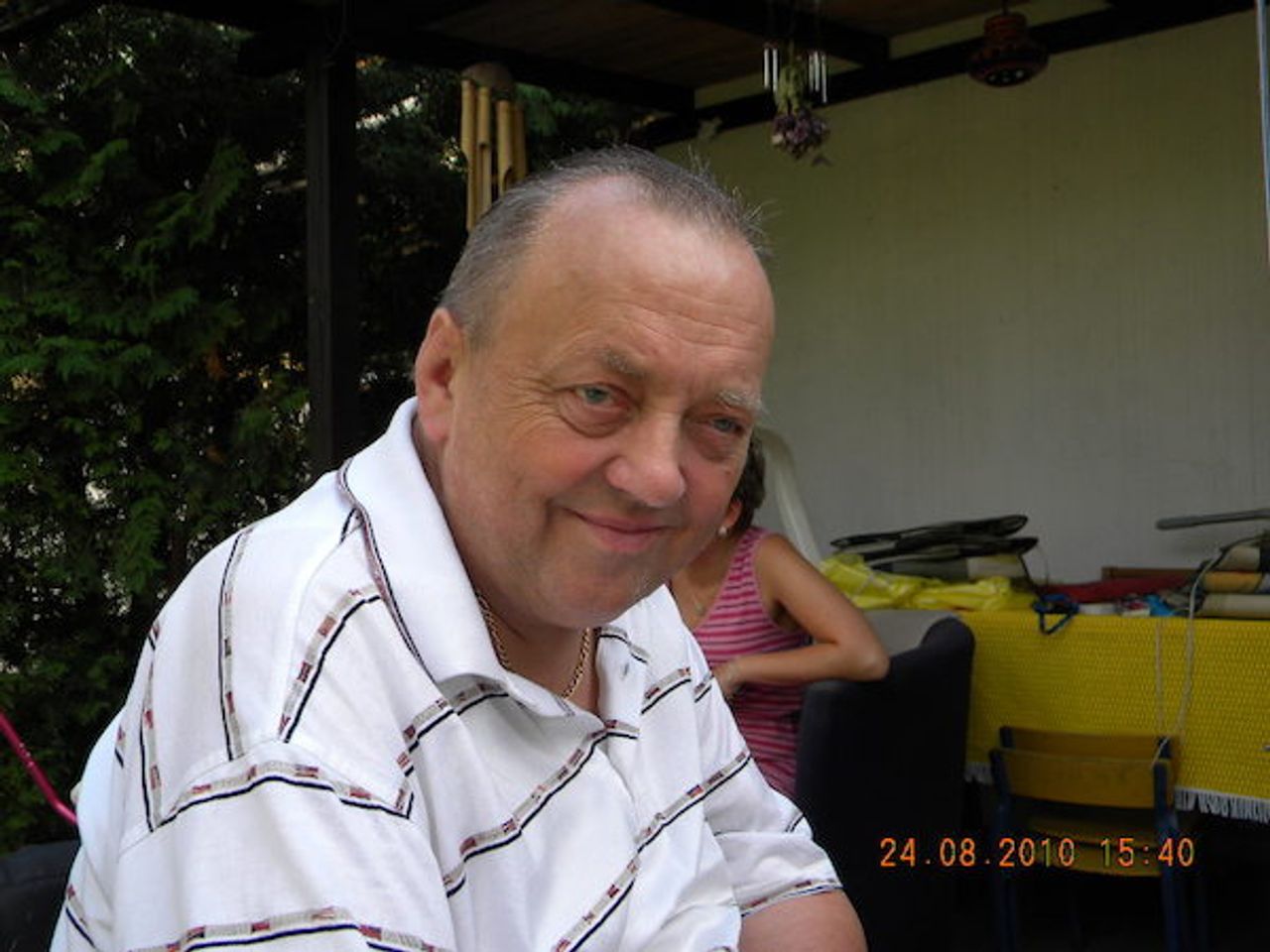 <p>Smutno i tęskno, coś uleciało<br />W sercu cierpienie ciche zostało<br />Z głębokim żalem zawiadamiamy, że dnia 11.06.2012 r.<br />odszedł od nas po długich i ciężkich zmaganiach z chorobą<br />mój kochany syn, brat, szwagier, wujek, bratanek i kuzyn<br />ś+p<br />Marek (Mariusz) Orzeł<br />lat 59<br />Msza pogrzebowa odprawiona zostanie 15.06. (piątek) o godzinie 11.00<br />w kościele św. Krzyża na Górczynie. Pogrzeb po mszy o godzinie 12.00<br />na cmentarzu górczyńskim.<br />W smutku pogrążony<br />tata z rodziną</p>