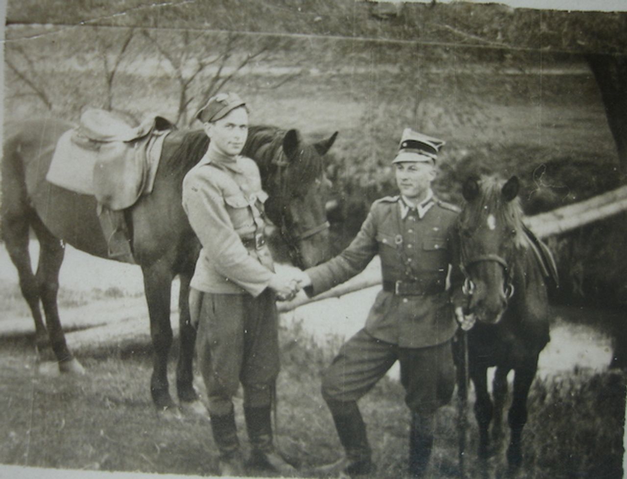 <p>ŚP<br />Tadeusz Jaworski<br />Żołnierz Armii Krajowej<br />Najukochańszy Mąż, Ojciec, Brat, Dziadek i Pradziadek<br />Przeżywszy lat 86, po długiej chorobie, opatrzony św. sakramentami, zmarł dnia 21 maja 2013 roku.<br />Msza św. żałobna przy Zmarłym odprawiona zostanie we wtorek 28 maja 2013 r. o godz. 12.20 w kaplicy na cmentarzu Rakowickim, po czym nastąpi odprowadzenie Zmarłego na miejsce spoczynku, o czym zawiadamia pogrążona w głębokim smutku<br />Rodzina<br />Prosimy o nieskładanie kondolencji.</p>