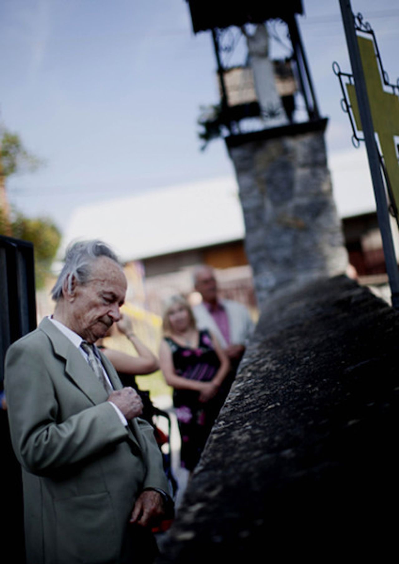 <p>Nie umiera ten,<br />kto żyje w pamięci!</p>
<p>Z głębokim żalem zawiadamiamy, że dnia 4.11.2011 r.<br />zmarł Nasz Ukochany Mąż, Ojciec i Dziadek</p>
<p>Ś+P<br />dr Jerzy Psarski</p>
<p>Msza święta żałobna zostanie odprawiona w kaplicy na cmentarzu przy ul. Bardzkiej w dniu 9.11.2011 (środa) o godz. 12.00, po której nastąpi uroczyste odprowadzenie Zmarłego na miejsce wiecznego spoczynku.</p>
<p>Pogrążona w głębokim smutku i żalu Rodzina</p>