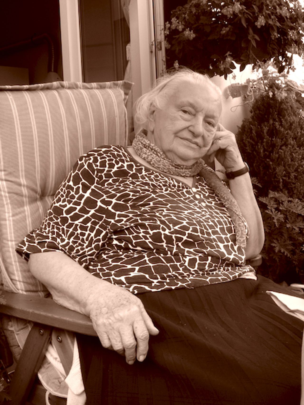 <p>Pogrążeni w smutku zawiadamiamy, że dnia 1 października 2013 r.<br />zmarła nasza kochana Mama, Babcia, Ciocia i Teściowa</p>
<p>ś + p<br />Stanisława Bittner<br />z domu Ziemniewska<br />w 93 roku życia</p>
<p>Msza św. pogrzebowa odprawiona zostanie w sobotę, 5 października 2013 r.,<br />o godz. 11.45 w kościele pw. św. Wawrzyńca, ul. Przybyszewskiego 30 (Pallotyni).</p>
<p>Pogrzeb odbędzie się tego samego dnia o godz. 13.50<br />na cmentarzu junikowskim.</p>
<p>Rodzina</p>