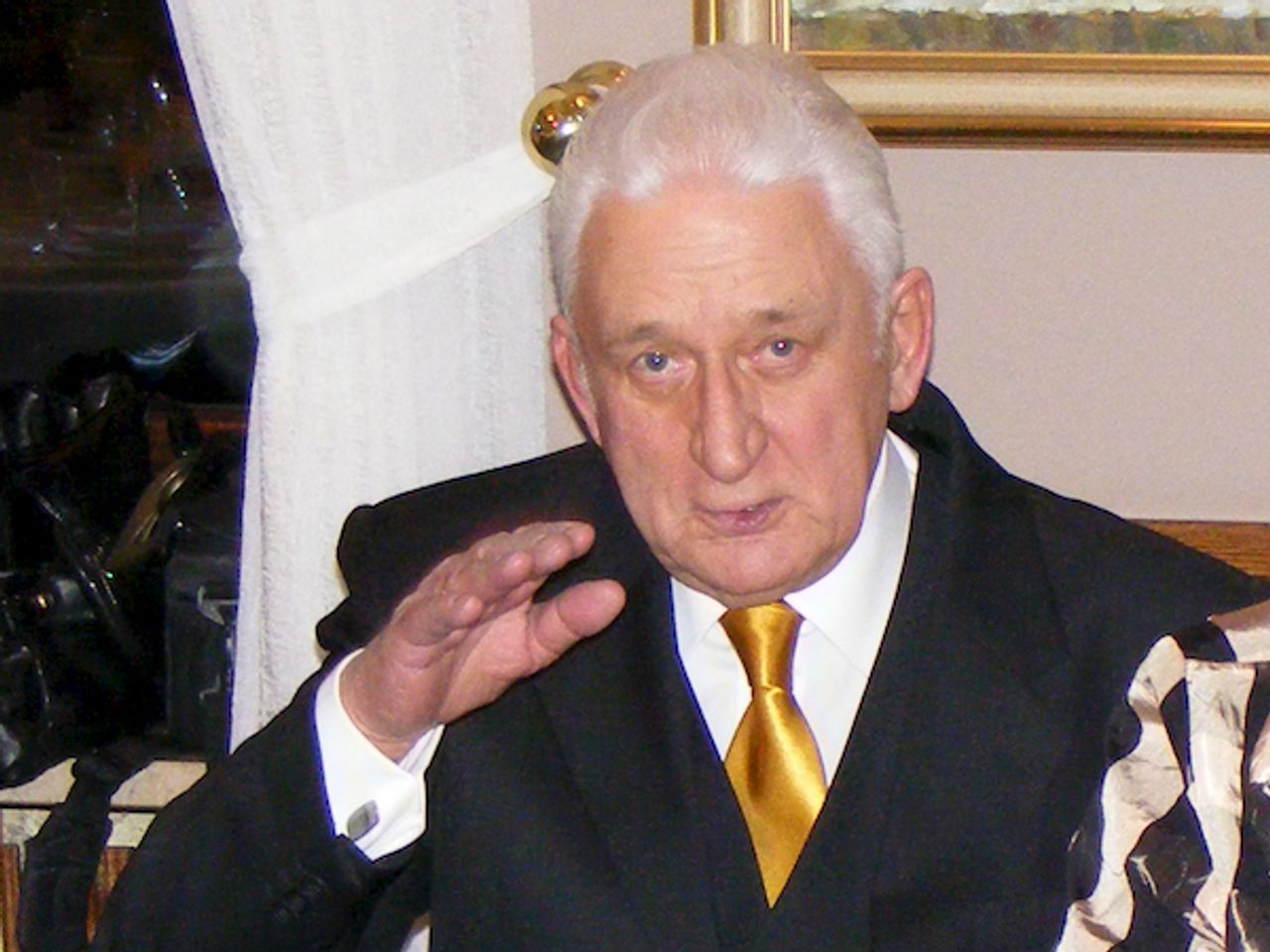 <p>"Nie odchodzi ten, kto pozostaje w sercach bliskich."</p>
<p>Z głębokim smutkiem i żalem zawiadamiamy, że dnia 31.01.2015 r. odszedł od nas mój kochany Mąż, Tata, Teść, Dziadek i Pradziadek</p>
<p>śp.Eugeniusz Nalazek</p>
<p>lat 79</p>
<p>Pogrzeb poprzedzony mszą św. odbędzie się dnia 05.02.2015 r. o godz. 12.00 na cmentarzu Nowofarnym przy ul. Artyleryjskiej.</p>
<p>W smutku pogrążona Rodzina</p>
<p>Krzyż.</p>
