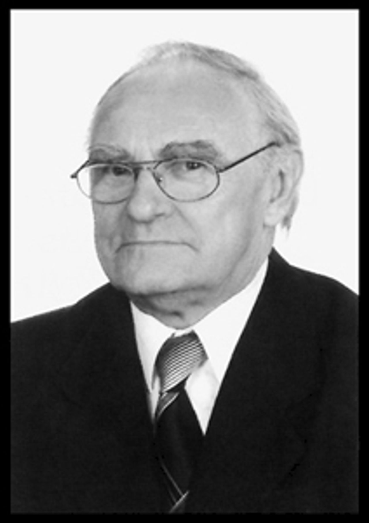 <p>Z głębokim smutkiem i żalem żegnamy</p>
<h4>Pana prof. dr hab. n. med. Leszka Szadujkis-Szadurskiego</h4>
<p>założyciela i wieloletniego Kierownika Katedry i Zakładu Farmakologii i Terapii, wspaniałego Człowieka, Lekarza, Pedagoga. Rodzinie i Bliskim wyrazy głębokiego współczucia składają</p>
<p>Pracownicy Katedry i Zakładu Farmakologii i Terapii Collegium Medicum w Bydgoszczy, UMK w Toruniu</p>