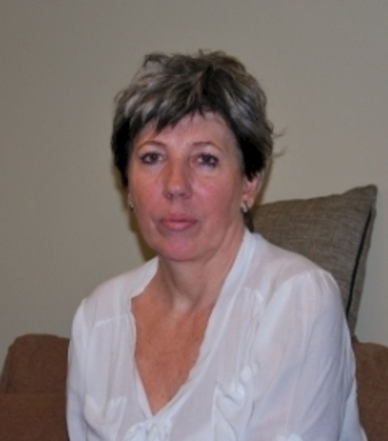 <p>Z głębokim żalem zawiadamiamy, że 23.01.2015 r. odeszła od nas ukochana Żona, Mama i Babcia</p>
<h4>śp. Elwira Kołata</h4>
<p>lat 59</p>
<p>Pogrzeb poprzedzony mszą świętą odbędzie się 28.01.2015 r. (środa) o godzinie 14.30 na cmentarzu parafialnym Jary Św. Trójcy.</p>
<p>W smutku pogrążona Rodzina</p>