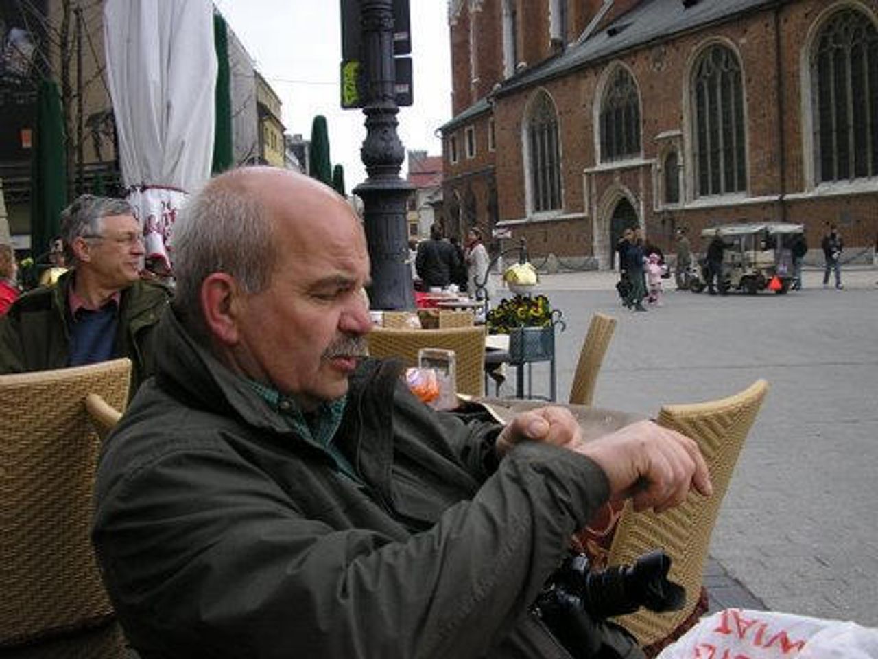 <p>Z głębokim żalem zawiadamiamy, że w dniu 6 czerwca 2010 roku,<br />przeżywszy lat 60, zmarł</p>
<h4>Wiesław Świderek<br />inżynier górnictwa</h4>
<p>Ceremonia żałobna odprawiona zostanie w dniu 11 czerwca 2010 roku<br />o godz. 14.00 w kaplicy cmentarnej w Katowicach<br />przy ulicy Murckowskiej, po której nastąpi wyprowadzenie<br />na Cmentarz Komunalny.</p>
<p>Pogrążeni w głębokim smutku<br />Żona, Syn i Rodzina</p>