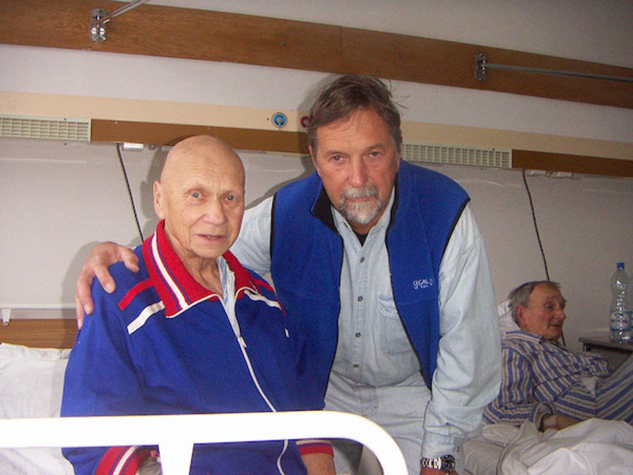 <p>Ś†P<br />JERZY SARYUSZ-ROMISZEWSKI</p>
<p>Inżynier Mechanik<br />Kpt. Wojsk Lotniczych<br />Kombatant, Weteran Walk o Wolność i Niepodległość<br />Żołnierz AK pseudonim Wicher</p>
<p>przeżywszy lat 87, opatrzony św. Sakramentami,<br />zmarł dnia 22 lutego 2014 roku.</p>
<p>Msza św. żałobna przy Zmarłym odprawiona zostanie<br />w czwartek, dnia 27 lutego 2014 roku, o godz. 12.00<br />w kościele pw. św. Bartłomieja w Mogile,<br />po czym nastąpi odprowadzenie Zmarłego<br />na miejsce wiecznego spoczynku na cmentarz Mogilski,</p>
<p>o czym zawiadamia<br />pogrążona w głębokim smutku</p>
<p>Rodzina</p>