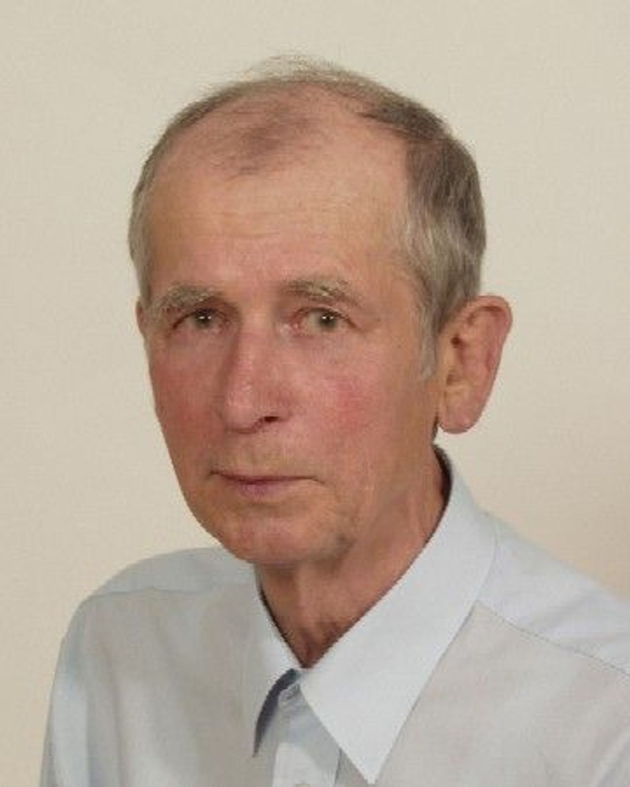 <p>Z głębokim bólem i żalem zawiadamiamy, że 14 sierpnia 2010 roku zmarł, w wieku 74 lat, mój ukochany MĄŻ, nasz kochany TATO, TEŚĆ, DZIADEK, BRAT, SZWAGIER i WUJEK, wieloletni ceniony pedagog, wychowawca młodzieży i animator sportu śp. JAN OLEJARZ Pogrzeb odbędzie się w środę, 18 sierpnia 2010 roku o godz. 15.00 na cmentarzu komunalnym przy ul. Kożuchowskiej w Żaganiu. Pogrążona w żałobie rodzina Msza święta w intencji Zmarłego zostanie odprawiona w dniu pogrzebu o godz. 7.00 w kaplicy św. Anny w kościele pw. Wniebowzięcia Najświętszej Marii Panny w Żaganiu</p>