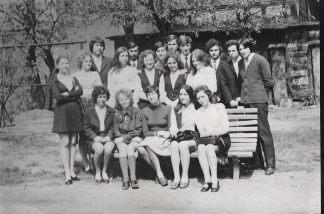 <p>,,Nikt z nas nie żyje dla siebie i nikt nie umiera dla siebie: jeżeli bowiem żyjemy,<br />żyjemy dla Pana; jeżeli zaś umieramy, umieramy dla Pana.<br />I w życiu więc, i w śmierci należymy do Pana"<br />(Rz 14,7 - 9)<br />Dnia 30 kwietnia 2012 r. odeszła do Boga w 77. roku życia nasza ukochana Ciocia<br />ś + p<br />Jolanta Domek<br />oddana swojej Rodzinie, swoim Uczniom, zatroskana o sprawy Kościoła i Polski.<br />Msza święta pogrzebowa zostanie odprawiona w kościele pw. Świętej Trójcy<br />w Poznaniu na Dębcu, dnia 4 maja o 11.30, pogrzeb na cmentarzu<br />na Miłostowie (od ul. Warszawskiej) o 14.15.<br />Najbliżsi</p>