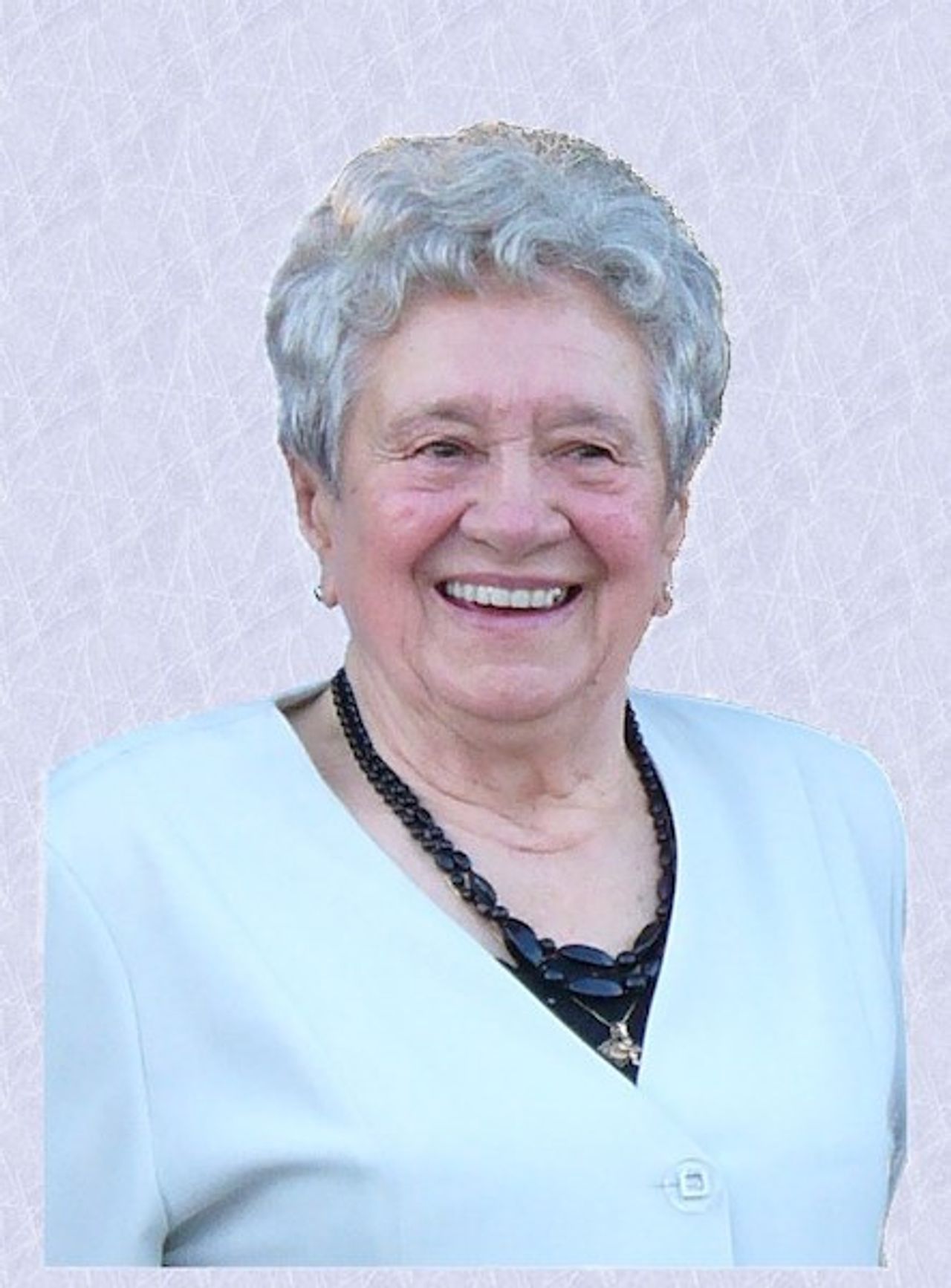<p>Z głębokim żalem zawiadamiamy, że w dniu 03.11.2012 r., zmarła Nasza kochana Mama, Babcia i Prababcia śp. URSZULA MOTEK lat 86 Msza żałobna odprawiona zostanie dnia 7 listopada o godz. 7:30. Ceremonia pogrzebowa odbędzie się na starym Cmentarzu. Wystawienie w Kaplicy o godz. 12:10 wyprowadzenie na miejsce spoczynku o godz. 12:40 Rodzina</p>