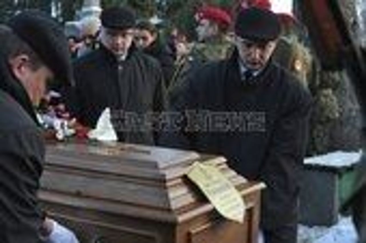 <p>Nie umiera ten, kto trwa w sercach i pamięci naszej.</p>
<p>Wyrazy szczerego współczucia oraz głębokiego żalu MAMIE Pani Barbarze PASTUSIAK oraz RODZINIE sierż. Marcina PASTUSIAKA, żołnierza Żandarmerii Wojskowej tragicznie zmarłego na służbie w Afganistanie, składają komendant główny, żołnierze i pracownicy wojska Żandarmerii Wojskowej oraz Stowarzyszenie ŻW „Żandarm”.</p>