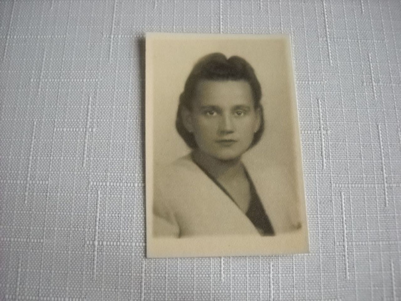 <p>W dniu 3 września 2016 r. odeszła od nas,<br />opatrzona sakramentami świętymi,<br />najdroższa Mama, Babcia i Prababcia</p><p>ś†p<br />ŁUCJA PAŹDZIORA<br />z domu Lipeż</p><p>Urodzona 5 kwietnia 1919 r.</p><p>Artystka śpiewaczka,<br />w latach 1949-1979 chórzystka Państwowej Filharmonii Krakowskiej.</p><p>Uroczystości pogrzebowe rozpoczną się w piątek,<br />9 września 2016 r. o godz. 12.00 mszą św.<br />w kościele pw. Stygmatów św. Franciszka z Asyżu przy ul. Ojcowskiej 1.<br />O godz. 13.00 nastąpi złożenie ciała do grobowca<br />na cmentarzu w Bronowicach Wielkich przy ul. Pasternik 40,<br />o czym z wielkim smutkiem zawiadamiają</p><p>Córki, Wnuki i Prawnuki z Rodziną</p><p>Prosimy o wsparcie Hospicjum św. Łazarza<br />środkami przeznaczonymi na zakup kwiatów,<br />które będzie można przekazać wolontariuszowi<br />obecnemu podczas uroczystości.</p>