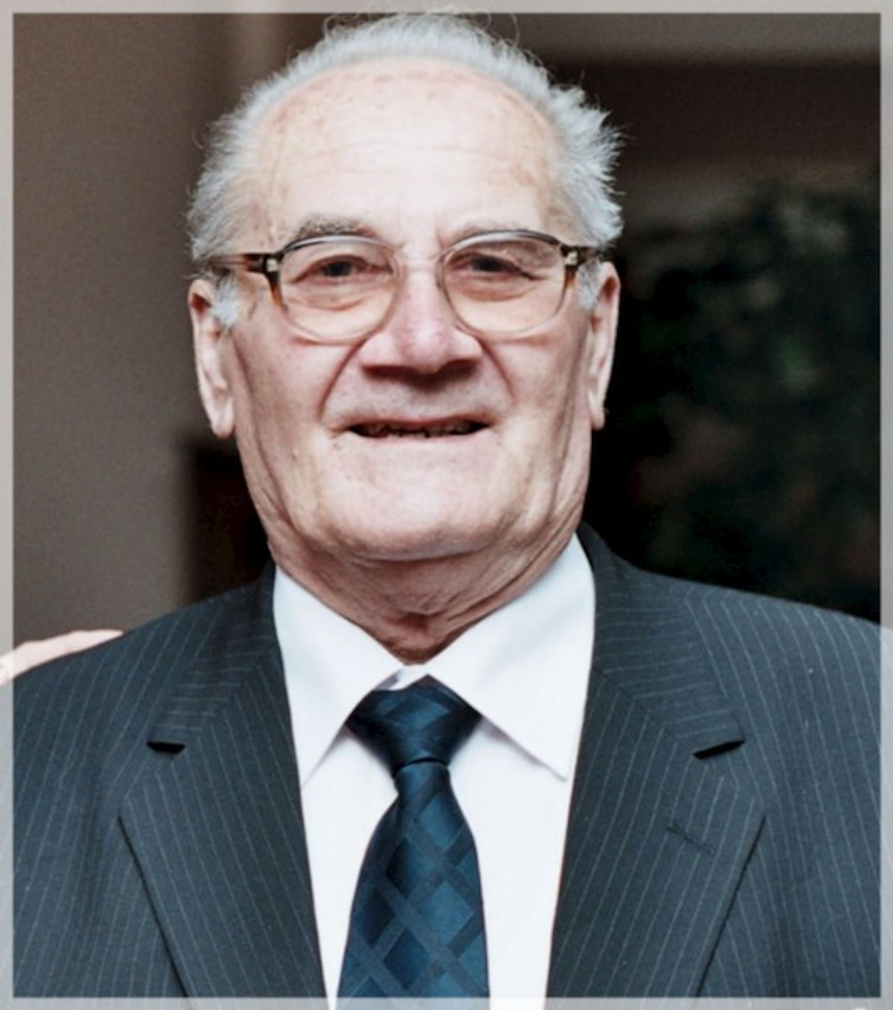 <p>Z głębokim smutkiem przyjęliśmy wiadomość o śmierci Śp. MIECZYSŁAWA KĘDZIERSKIEGO wieloletniego Prezesa Gminnej Spółdzielni „Samopomoc Chłopska” w Dynowie, prawdziwego Spółdzielcy, oddanego społecznika i wielkiego człowieka Z wielkim żalem żegnamy Pana Prezesa i łączymy się w smutku z Rodziną i Bliskimi Rada Nadzorcza, Zarząd i Pracownicy Gminnej Spółdzielni „Samopomoc Chłopska” w Dynowie</p>