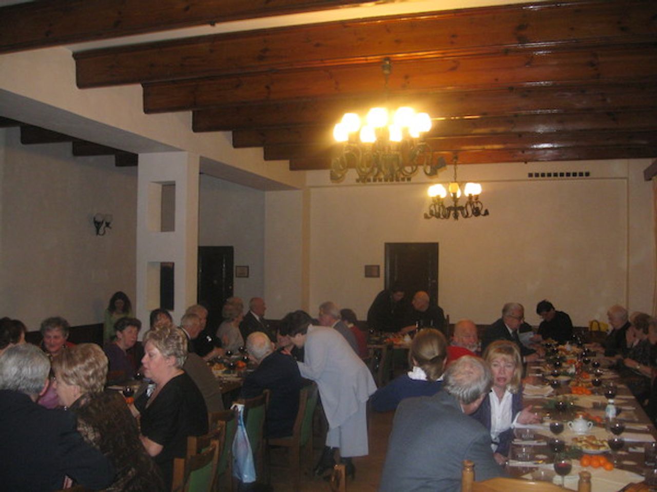 <p style="text-align:center">Z głębokim żalem zawiadamiamy,</p>
<p style="text-align:center">że dnia 12.03.2012 r.</p>
<p style="text-align:center">zmarł w 81. roku życia</p>
<p style="text-align:center">Ś†P</p>
<p style="text-align:center">ROMAN HNATOWICZ</p>
<p style="text-align:center">Kochał Polskę i Rodzinę.</p>
<p style="text-align:center">Nabożeństwo żałobne odprawione zostanie</p>
<p style="text-align:center">w środę, 21.03.2012 r. o godz. 13.40</p>
<p style="text-align:center">w kaplicy na cmentarzu Rakowickim,</p>
<p style="text-align:center">po czym nastąpi odprowadzenie prochów Zmarłego</p>
<p style="text-align:center">na miejsce wiecznego spoczynku.</p>
<p style="text-align:center">Żegnam Cię Romku.</p>
<p style="text-align:center">Żona z Rodziną</p>
<p style="text-align:center">Prosimy o nieskładanie kondolencji.</p>
