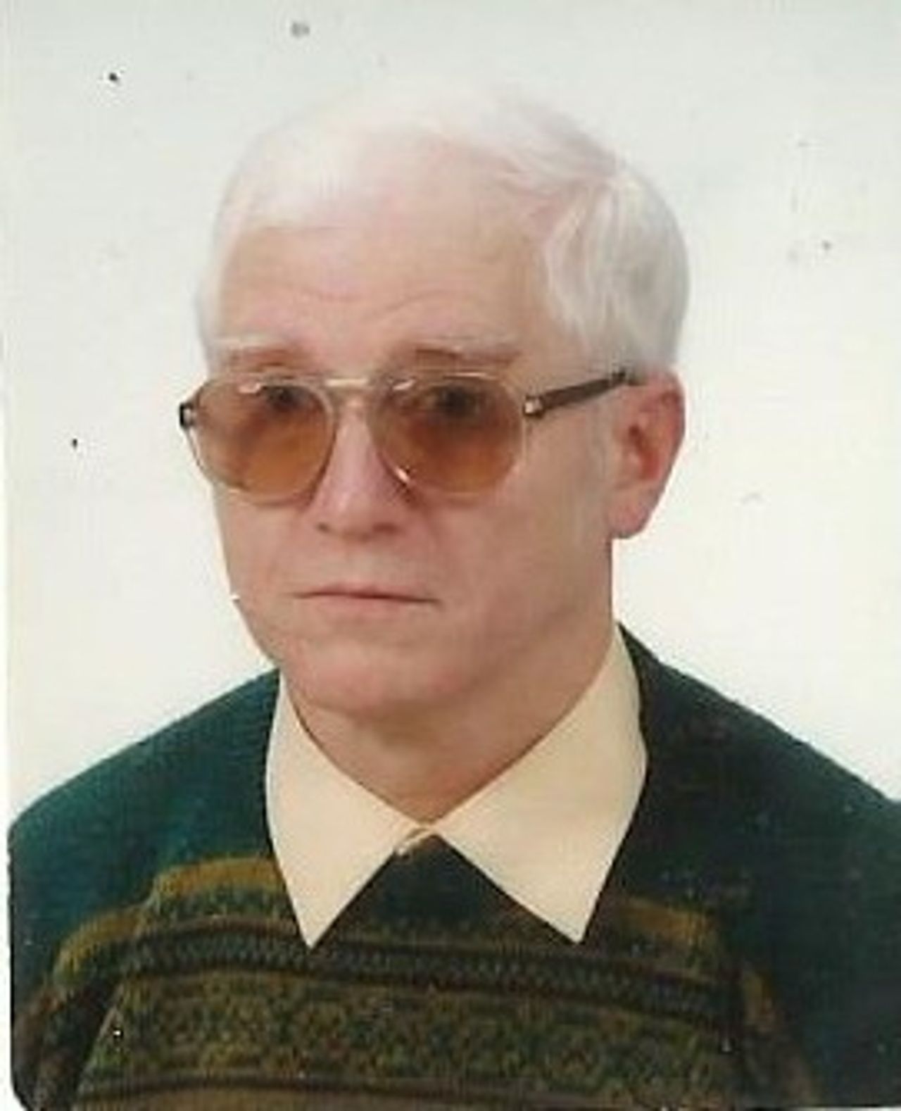 <p>Zniknąłeś nam z oczu, lecz nigdy z serc</p>
<p>Z głębokim żalem zawiadamiamy, że dnia 18.08.2015 r., po ciężkiej i wyczerpującej chorobie zasnął w Bogu Mój Kochany Mąż i Nasz Tata, Teść i Dziadek</p>
<p>śp.Jan Włodarczyk</p>
<p>lat 67</p>
<p>Msza św. żałobna zostanie odprawiona w parafii MBKM (ul. Bołtucia) 21.08. o godz. 12.00. Pogrzeb, poprzedzony różańcem, tego samego dnia o godz. 13.30 na cm. przy ul. Piastowej.</p>
<p>Pogrążona w smutku Rodzina</p>