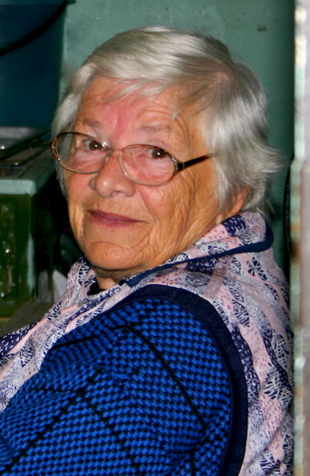 <p>Z głębokim żalem zawiadamiamy, że 28 kwietnia 2013 roku odeszła od nas nasza najukochańsza MAMA, TEŚCIOWA, BABCIA, PRABABCIA, SIOSTRA śp. WILHELMINA MIKOŁAJEWICZ Uroczystości pogrzebowe rozpoczną się w czwartek, 2 maja 2013 roku o godz. 12.45 mszą św. w kościele na Chynowie. Pogrążona w smutku rodzina.</p>