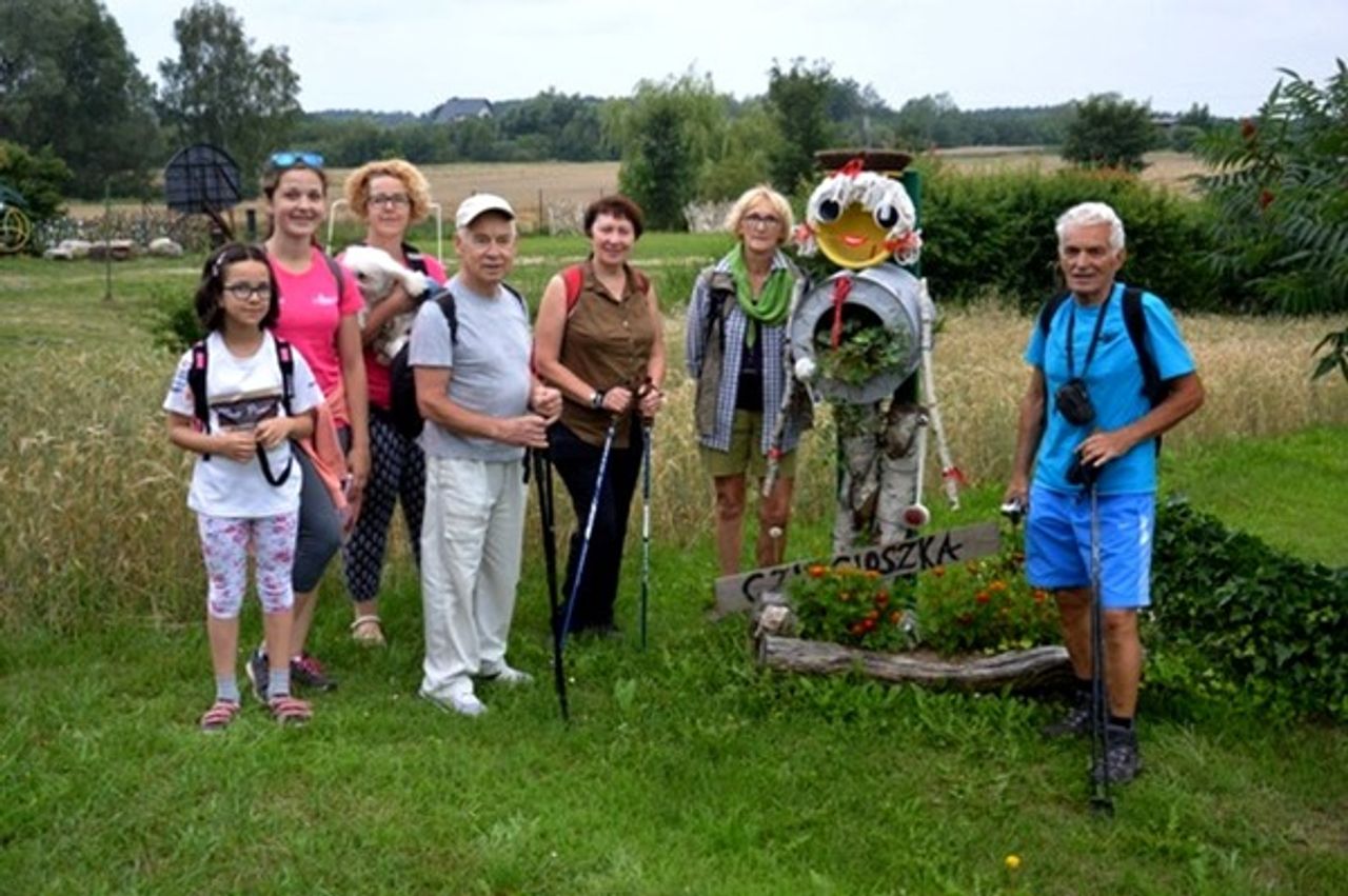 <p>„Nie odchodzi Ten,<br />Kto pozostaje w sercach bliskich”</p><p>Z głębokim żalem zawiadamiamy, że dnia 28 października 2016r. zmarł<br />najdroższy Mąż, Tatuś, Dziadziuś, Teść, Brat, Szwagier, Wujek, Kuzyn, Przyjaciel i Kolega</p><p>Śp.<br />ppłk Zbigniew Kowalski<br />lat 72<br />Pożegnanie zmarłego odbędzie się w środę 2 listopada 2016r. o godz. 15.00<br />w Domu Pogrzebowym ALPA przy ul. Okólnej 30 w Toruniu.<br />Uroczystości pogrzebowe rozpoczną się w czwartek 3 listopada 2016 r. o godz. 13.30<br />Mszą Św. żałobną w kościele Garnizonowym pw. Św. Katarzyny.<br />Po Mszy Św. ceremonia pogrzebowa odbędzie się na cmentarzu w Kaszczorku.<br />Autokar zostanie podstawiony przy kościele po Mszy Św.</p><p>Pogrążona w smutku<br />Żona z Córkami<br />Dom Pogrzebowy ALPA obok Jednostki Wojskowej przy ul. Armii Ludowej dojazd autobusem linii 29, 36 i 38</p>