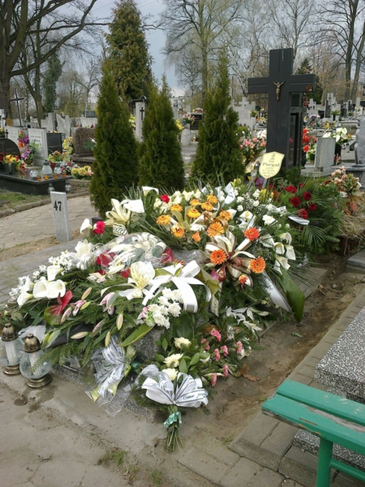<p>Dnia 11 kwietnia 2015 roku, w wieku 88 lat,<br />zmarł nasz najukochańszy Tatuś, Dziadziuś i Pradziadziuś<br />Ś + P<br />Piotr Purgał<br />Pogrzeb odbędzie się dnia 17 kwietnia br. (piątek) o godz. 11.45<br />na cmentarzu rzymskokatolickim na Zarzewie przy ul. Lodowej 78.</p>