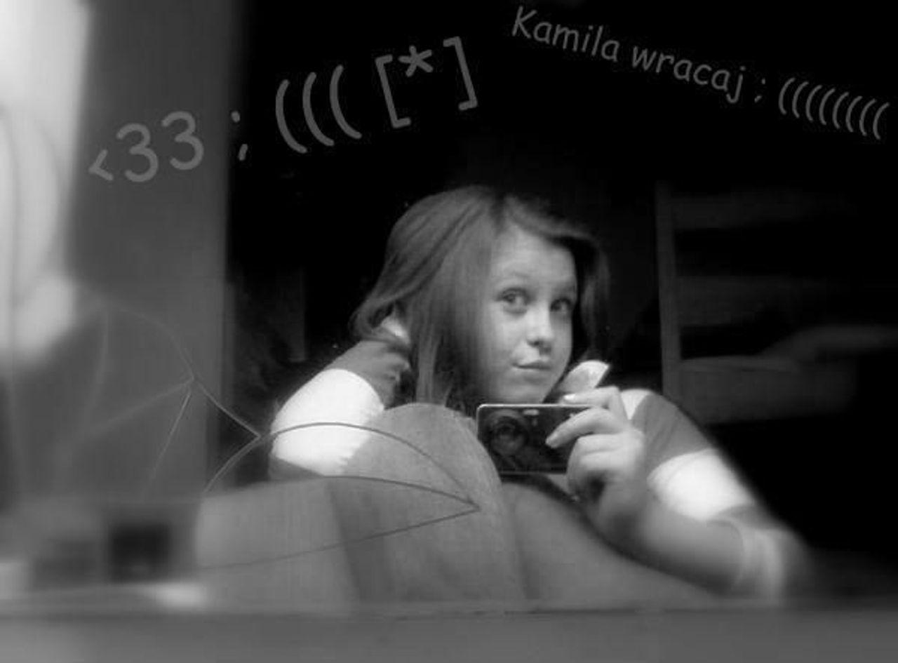 <p>„Nie umiera ten, kto trwa w pamięci żywych” Wyrazy głębokiego współczucia Rodzinie z powodu tragicznej śmierci naszej Koleżanki i Uczennicy Kamili Rocławskiej składają uczniowie, grono pedagogiczne i pracownicy Zespołu Szkół Ogólnokształcących nr 6 w Gdyni</p>