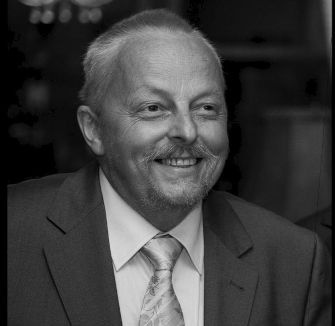 <p>Rodzinie i Bliskim najszczersze wyrazy współczucia z powodu śmierci dr n.med. Zbigniewa Kowalewskiego zasłużonego ordynatora Oddziału Chorób Wewnętrznych Specjalistycznego Szpitala im. Prof. Alfreda Sokołowskiego w Szczecinie składa Piotr Krzystek Prezydent Miasta Szczecin</p>