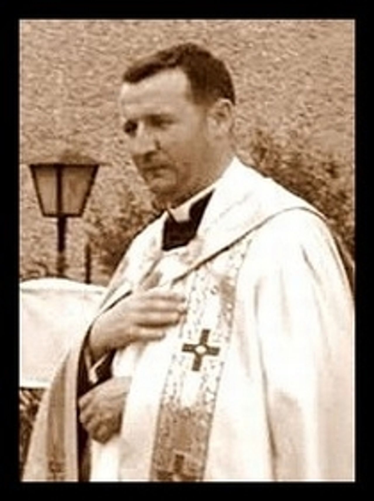 <p>Z głębokim bólem zawiadamiamy, że we wtorek 3.07.2012 r. zmarł szanowany i kochany przez wszystkich wikariusz naszej parafii<br />ś+p<br />Ks. Jarosław GRELKA</p>
<p>Msza św. i pożegnanie odbędzie się w kościele pw. św. Andrzeja Boboli w Poznaniu w piątek, 6.07.2012 o godz. 20.00.<br />Msza św. pogrzebowa i pogrzeb w Sierakowie w sobotę 7.07.2012 o godz. 11.00.</p>
<p>Wyrażając Rodzinie współczucie, trwamy na modlitwie.</p>
<p>Księża i Parafianie parafii pw. św. Andrzeja Boboli w Poznaniu Junikowie</p>