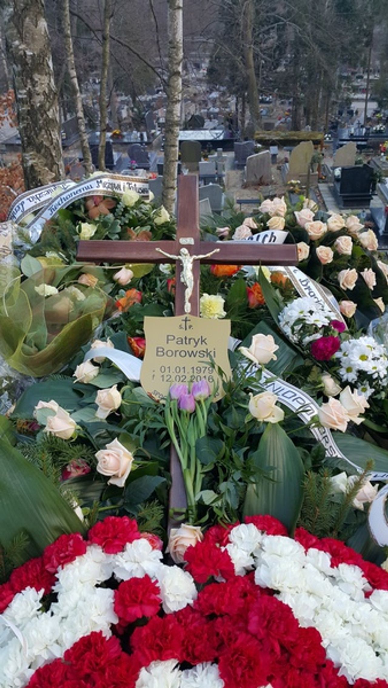 <p>Z głębokim żalem przyjęliśmy wiadomość o nagłej śmierci<br />Patryka Borowskiego<br />Rodzinie i Bliskim</p><p>przekazujemy wyrazy współczucia i wsparcia.<br />Irena Kuch i Marek Kuch z rodziną</p>