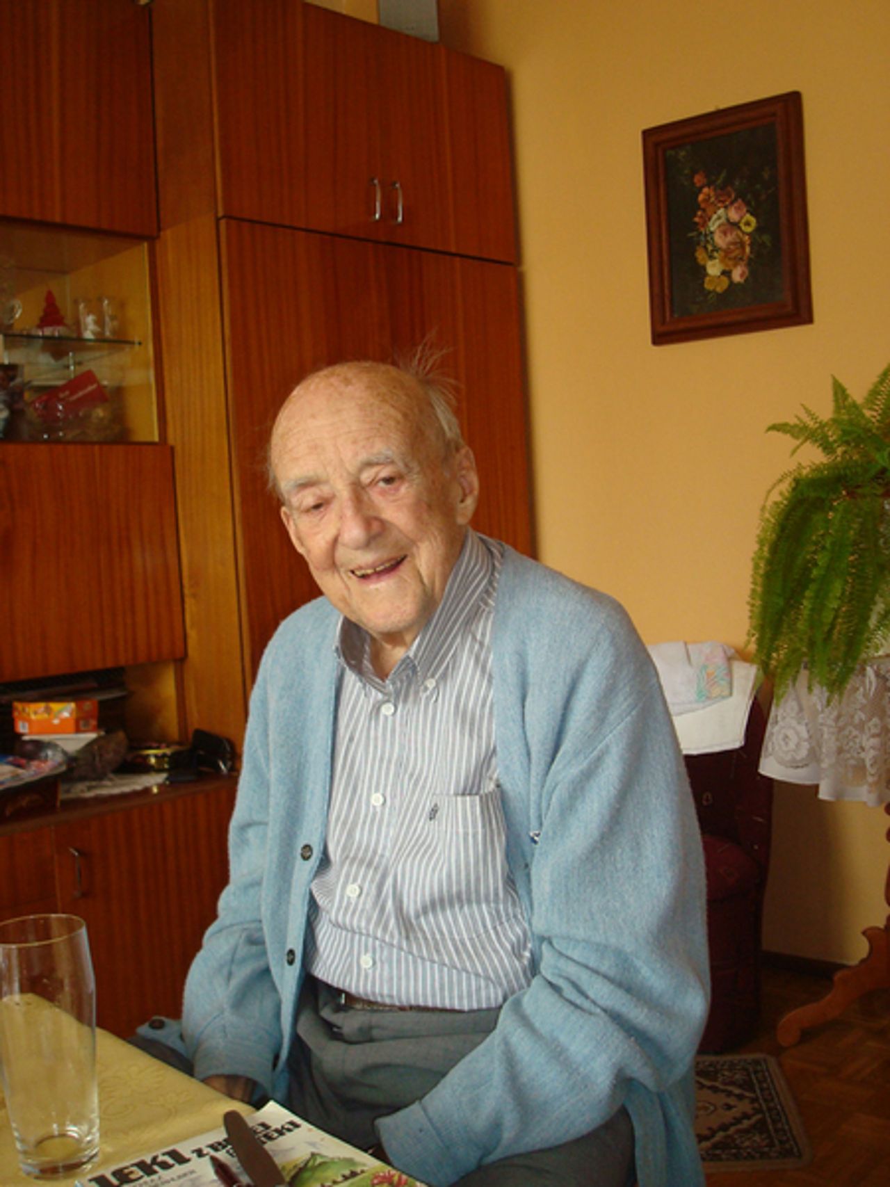 <p>Z głębokim żalem zawiadamiamy że dnia 18 marca 2015 r. zmarł nasz kochany Mąż, Tata, Teść, Dziadek i Pradziadek</p>
<p>śp.JERZY BRZOZOWSKI</p>
<p>lat 96</p>
<p>Rotmistrz 4 Pułku Ułanów Zaniemeńskich, Żołnierz AK i AKO, Uczestnik operacji "Ostra Brama", dr inż. Nauk Rolniczych, wieloletni Pracownik NOT-u, Wychowawca i wzór dla młodzieży, Człowiek wielkiego ducha, dla którego patriotyzm był i wielkim słowem i czynem. Msza św. żałobna odprawiona zostanie dnia 21 marca 2015 r. o godz. 12.00 w kościele p.w. Chrystusa Króla przy ul. Lotników.</p>
<p>Pogrzeb odbędzie się po Mszy św. na cmentarzu parafialnym -Jary Św. Trójcy w Bydgoszczy. Rodzina</p>