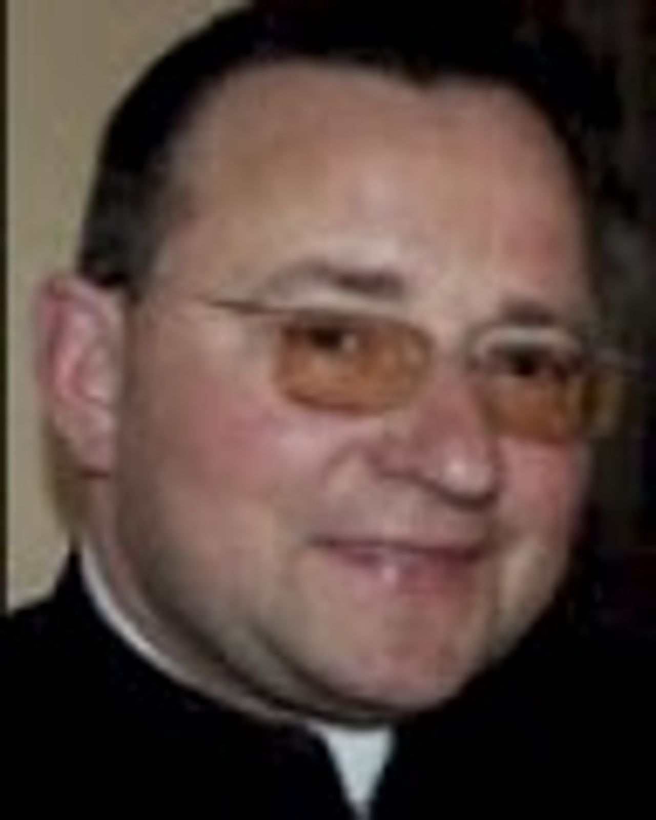 <p>Z żalem zawiadamiamy, że 13 października 2013 r. zmarł w wieku 53 lat</p>
<h4>ksiądz dziekan kanonik śp. MICHAŁ ZIELONKA</h4>
<p>Uroczystości pogrzebowe rozpoczną się w czwartek, 17 października 2013 r. o godz. 12.00 Mszą św. w kościele w Zawadzie.</p>
<p>Rodzina</p>