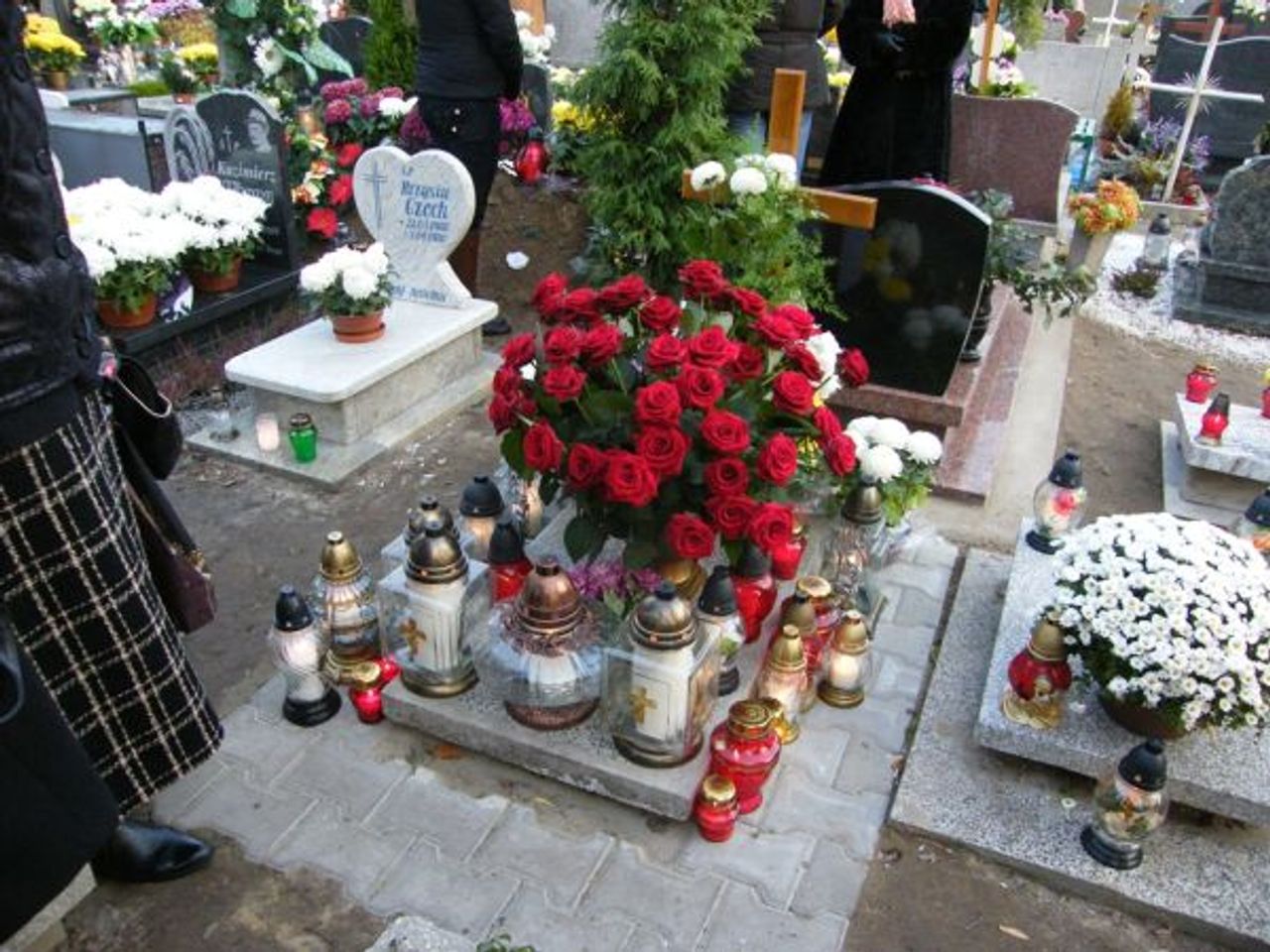 <p>Z głębokim żalem żegnamy naszą koleżankę Wiesławę Lipiejko, Mężowi i Rodzinie najszczersze wyrazy współczucia składa Zarząd i Pracownicy Przychodni "OPTI-MED" Sp.z o.o.</p>