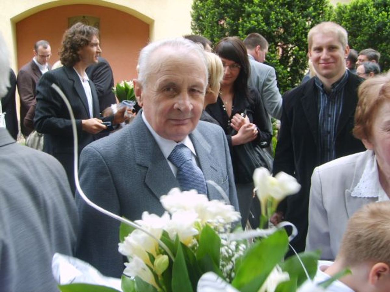 <p>W smutku i żalu zawiadamiamy, że dnia 27.9.2009 roku<br />odszedł nasz kochany Mąż, Ojciec, Teść i Dziadek<br />ś + p<br />Edmund Kołodziej<br />lat 78<br />Pogrzeb odbędzie się w piątek, 2.10.2009 r. o godzinie 12.45<br />na cmentarzu Miłostowo od ul. Warszawskiej.<br />W smutku pogrążona<br />Rodzina</p>