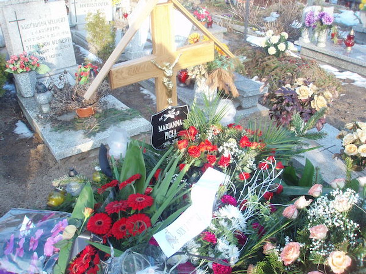 <p>W smutku i żalu zawiadamiamy, że 6 marca 2011 r. w wieku 91 lat odeszła od nas najukochańsza Mama i Babcia<br />ś + p<br />Marianna Pigła<br />Pogrzeb odbędzie się w środę, 9 marca 2011 r. o godzinie 10.10 na cmentarzu junikowskim.<br />Msza św. pogrzebowa odprawiona zostanie w dniu 9 marca 2011 r. o godzinie 9.00 w kościele pw. NMP ,,z La Salette’’ przy ul. Ścinawskiej.<br />W smutku pogrążeni<br />Syn i Wnukowie</p>