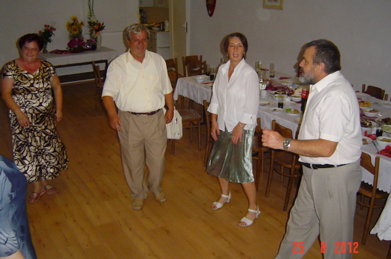 <p>"Gdy byłeś - czuliśmy zawsze Twoją ojcowską troskę, Gdy Cię nie ma trudno powstrzymać łzy"</p>
<p>Z sercem pełnym bólu i smutku zawiadamiamy, że 26.06.2013 r. odszedł mój kochany Mąż, nasz kochany Tatuś, Teść i najwspanialszy Dziadziuś</p>
<p>śp. Stanisław Drażdżewski</p>
<p>lat 62</p>
<p>Pogrzeb poprzedzony mszą świętą żałobną odbędzie się 29.06.2013 r. (sobota) o godzinie 11.00 na cmentarzu parafialnym przy ul. Kossaka.</p>
<p>W smutku pogrążona Rodzina</p>