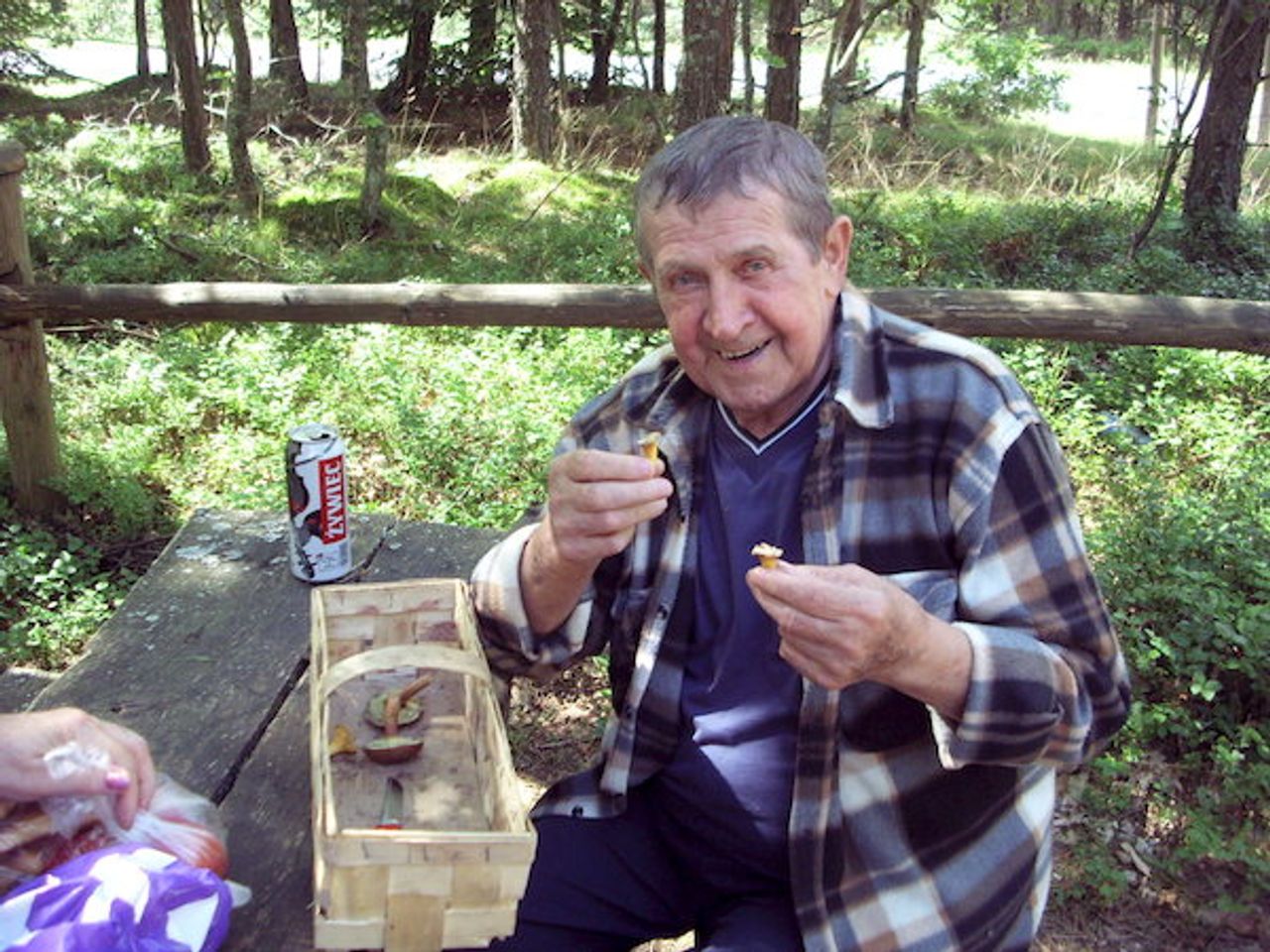 <p>Z głębokim żalem zawiadamiamy, że w dniu 9 maja 2014 r. odszedł na zawsze śp. Władysław Rombalski lat 79 Ceremonia pogrzebowa odbędzie się w dniu 13 maja 2014 r. w kaplicy na Starym Cmentarzu. Wystawnie o godz.12.50, wyprowadzenie do miejsca spoczynki o godz.13.20. Msza żałobna odprawiona zostanie w dniu pogrzebu w kościele Św. Rodziny o godz.8.00. Rodzina</p>