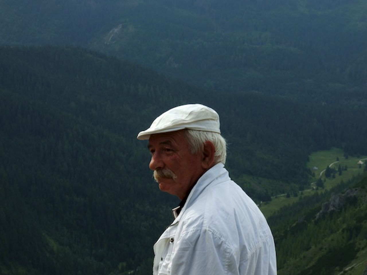 <p>Żyłeś dla nas i kochałeś nas wszystkich, odszedłeś od nas,<br />lecz w sercach naszych pozostaniesz na zawsze.</p>
<p>Z sercami pełnymi bólu i żalu zawiadamiamy,<br />że w dniu 9 czerwca 2014 r. odszedł od nas<br />najukochańszy Mąż, Tatuś, Teść i Dziadziuś</p>
<p>ś†p<br />Ryszard Marian Fraszewski<br />żył 65 lat</p>
<p>Pogrzeb odbędzie się w czwartek, 12 czerwca br., o godz. 14.30<br />w Poznaniu na cmentarzu junikowskim.</p>
<p>Rodzina</p>
<p>Poznań, os. Czecha</p>
<p>Prosimy o nieskładanie kondolencji.</p>