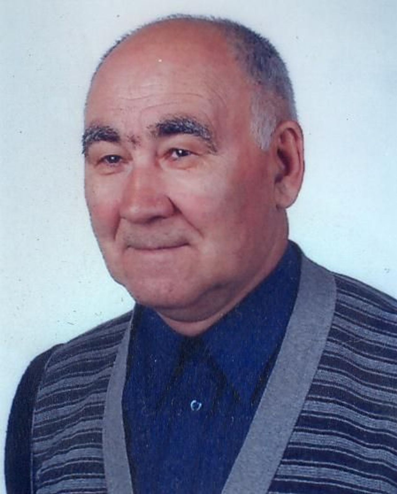 <p>Z głębokim żalem zawiadamiamy, że dnia 21 września 2010 roku zmarł kochany mąż, ojciec, teść i dziadek śp. Ryszard Gostyński lat 71. Msza św. żałobna odprawiona zostanie dnia 24.09.2010 r. o godz. 11.00 w kościele parafii pw. św. Małgorzaty w Kościelcu Kuj. Po mszy św. ceremonia pogrzebowa na cmentarzu parafialnym. Pogrążone w smutku ŻONA i CÓRKI z RODZINAMI</p>