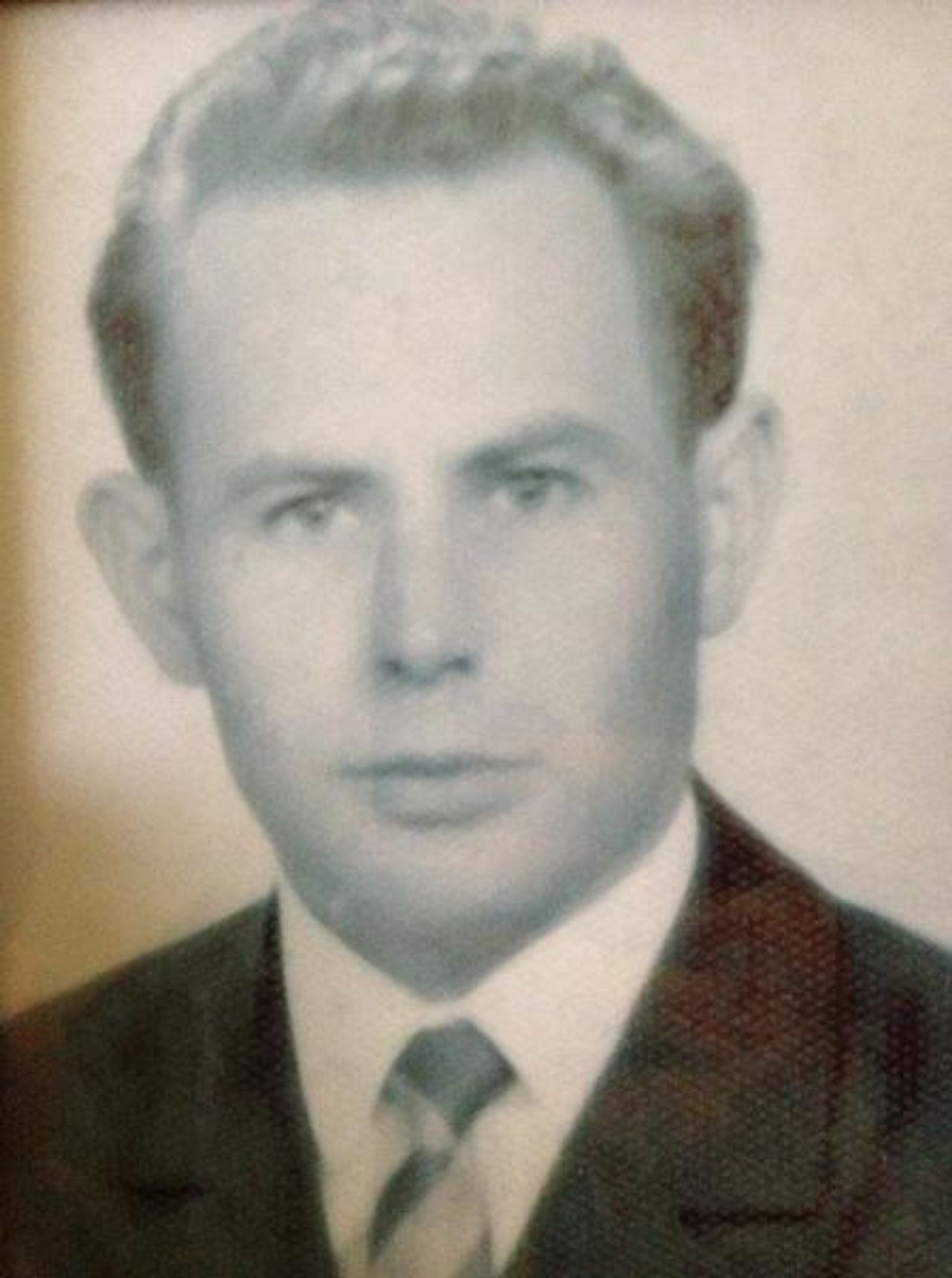 <p>Z głębokim żalem zawiadamiamy, że 25 grudnia 2012 r. w Sacramento (USA) zmarł przeżywszy lat 80 lat</p>
<h4><strong>śp. Marian Stelmaszczyk</strong></h4>
<p>I-wszy przewodniczący NSZZ "Solidarność" przy PKS o/Kielce. Msza żałobna w intencji zmarłego odbędzie się 17.01.2013 r. o godz. 18.00 w Kościele Św. Krzyża w Kielcach ul. 1 maja 57. O czym zawiadamiają: Żona, synowie, synowe, wnuki i Rodzina</p>