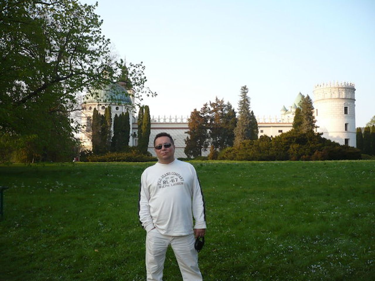 <p>Z głębokim żalem zawiadamiamy o śmierci najukochańszego, jedynego Syna i Przyjaciela, który odszedł dnia 21 kwietnia 2012 r.</p>
<h4>dr n. med. Tomasz Choroszucha</h4>
<p>Msza św. żałobna odprawiona zostanie dnia 26 kwietnia 2012 r. o godz. 9.00 w kościele pw. Miłosierdzia Bożego na Morenie. Wyprowadzenie urny z kaplicy cmentarza Łostowice nastąpi tego samego dnia o godz. 11.00.</p>
<p>Pogrążeni w smutku najbliżsi</p>