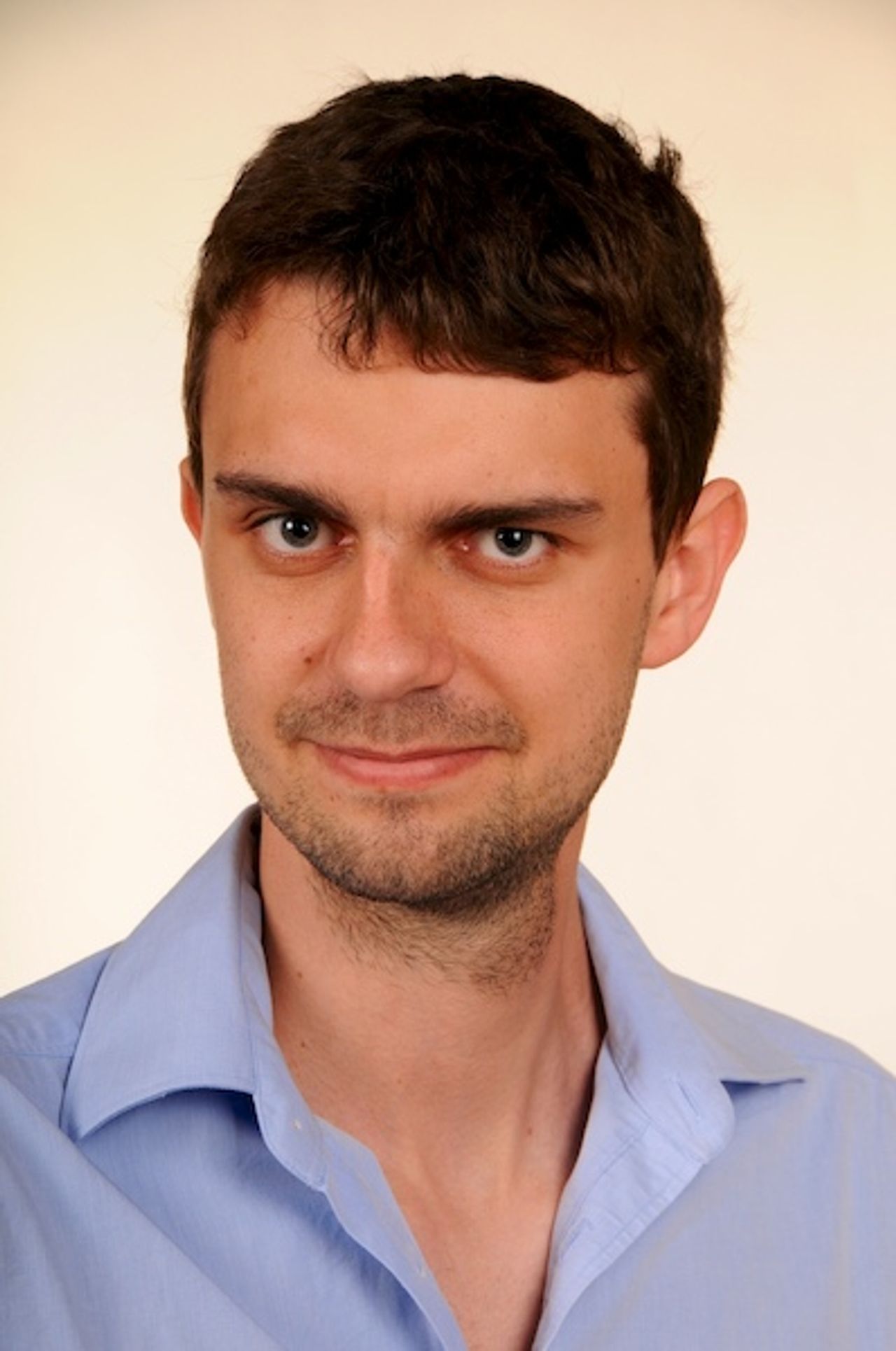 <p style="text-align:center">Z nieutulonym żalem żegnamy<br />zmarłego nagle, w wieku 23 lat,<br />naszego Ukochanego Syna i Wnuka</p>
<p style="text-align:center"><strong>Ś†P</strong><br /><strong>Mikołaja Pepłońskiego</strong></p>
<p style="text-align:center">absolwenta XXXV Liceum Ogólnokształcącego<br />oraz Wydziału Fizyki Technicznej, Informatyki<br />i Matematyki Stosowanej Politechniki Łódzkiej</p>
<p style="text-align:center">Pożegnanie Mikołaja rozpocznie się w dniu 21 października 2013 roku (poniedziałek)<br />o godzinie 13.30 w kaplicy cmentarza rzymskokatolickiego w Łodzi<br />przy ul. Smutnej 9.</p>
<p style="text-align:center">Pogrążeni w bezbrzeżnym smutku<br />Rodzice i Babcia</p>