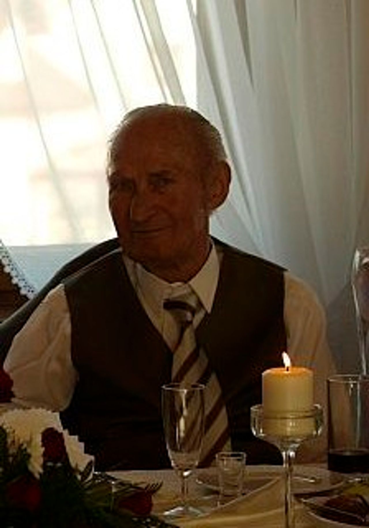 <p>Życie przemija, lecz pamięć pozostaje</p>
<p>Z głębokim smutkiem i żalem zawiadamiamy, że dnia 13 lipca 2012 roku<br />zmarł w wieku 84 lat,<br />nasz kochany Mąż, Ojciec, Teść, Dziadek i Pradziadek<br />śp.<br />Jerzy Hinc<br />z Borucina</p>
<p>Msza święta pogrzebowa zostanie odprawiona dnia 16 lipca 2012 roku, o godz. 9.30 w kościele pw. św. Józefa w Wygodzie.</p>
<p>Pogrążona w smutku rodzina</p>