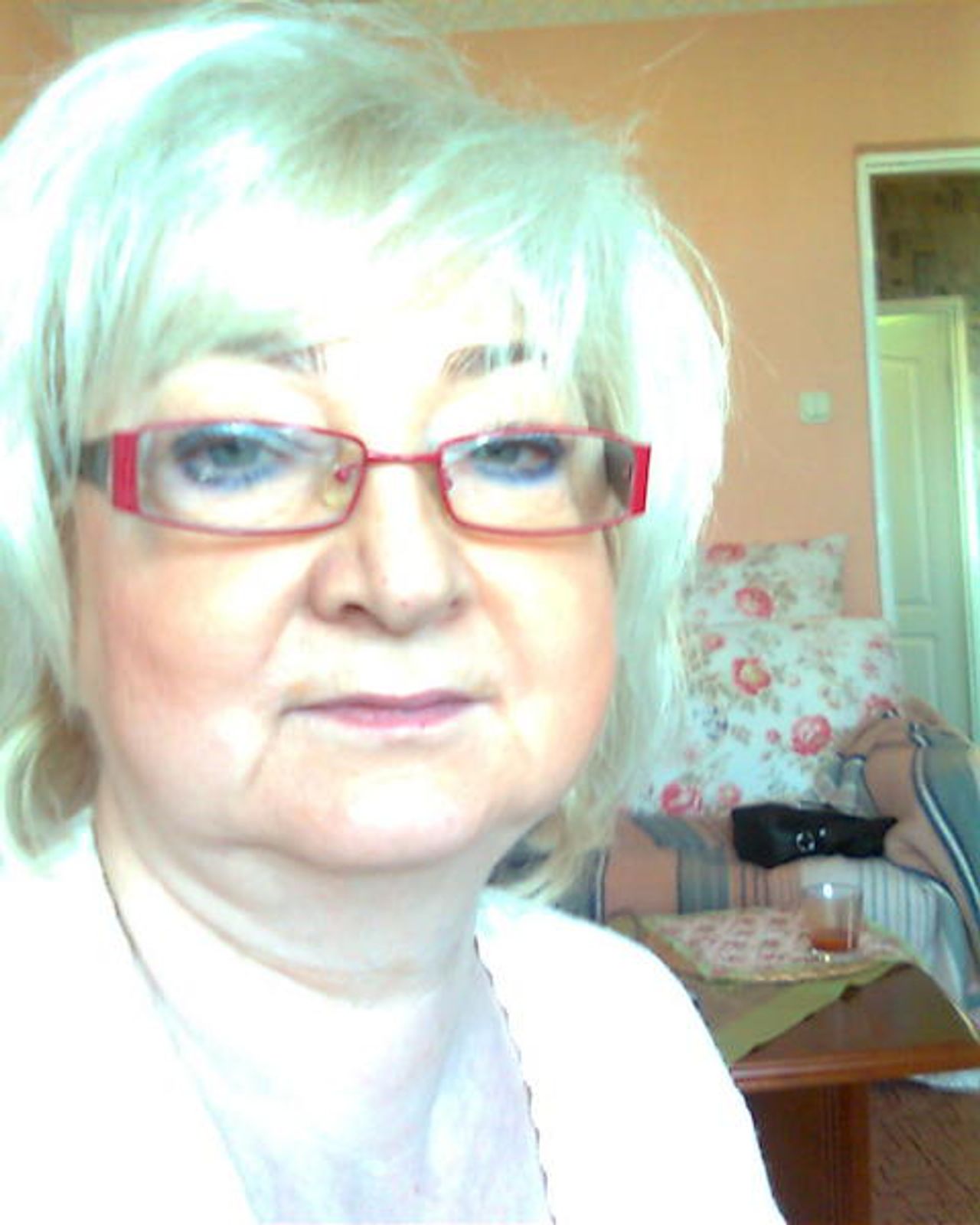 <p>„Gdyby miłość mogła uzdrawiać,<br />a łzy wskrzeszać, byłabyś z nami”<br />W dniu 2 sierpnia 2011 r. w wieku 66 lat odeszła Nasza Najdroższa<br />Mama, Żona, Przyjaciółka<br />ś + p<br />Barbara Koralewska<br />Ceremonia pogrzebowa odbędzie się we wtorek, 9.8.2011 r. o godzinie 10.00<br />na cmentarzu Miłostowo od ul. Warszawskiej.<br />W głębokim smutku pogrążona<br />rodzina</p>